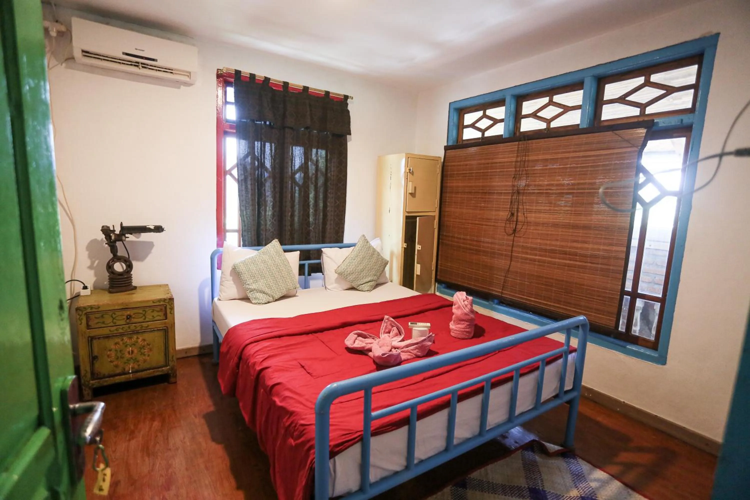 Bedroom, Bed in La Boheme Bajo