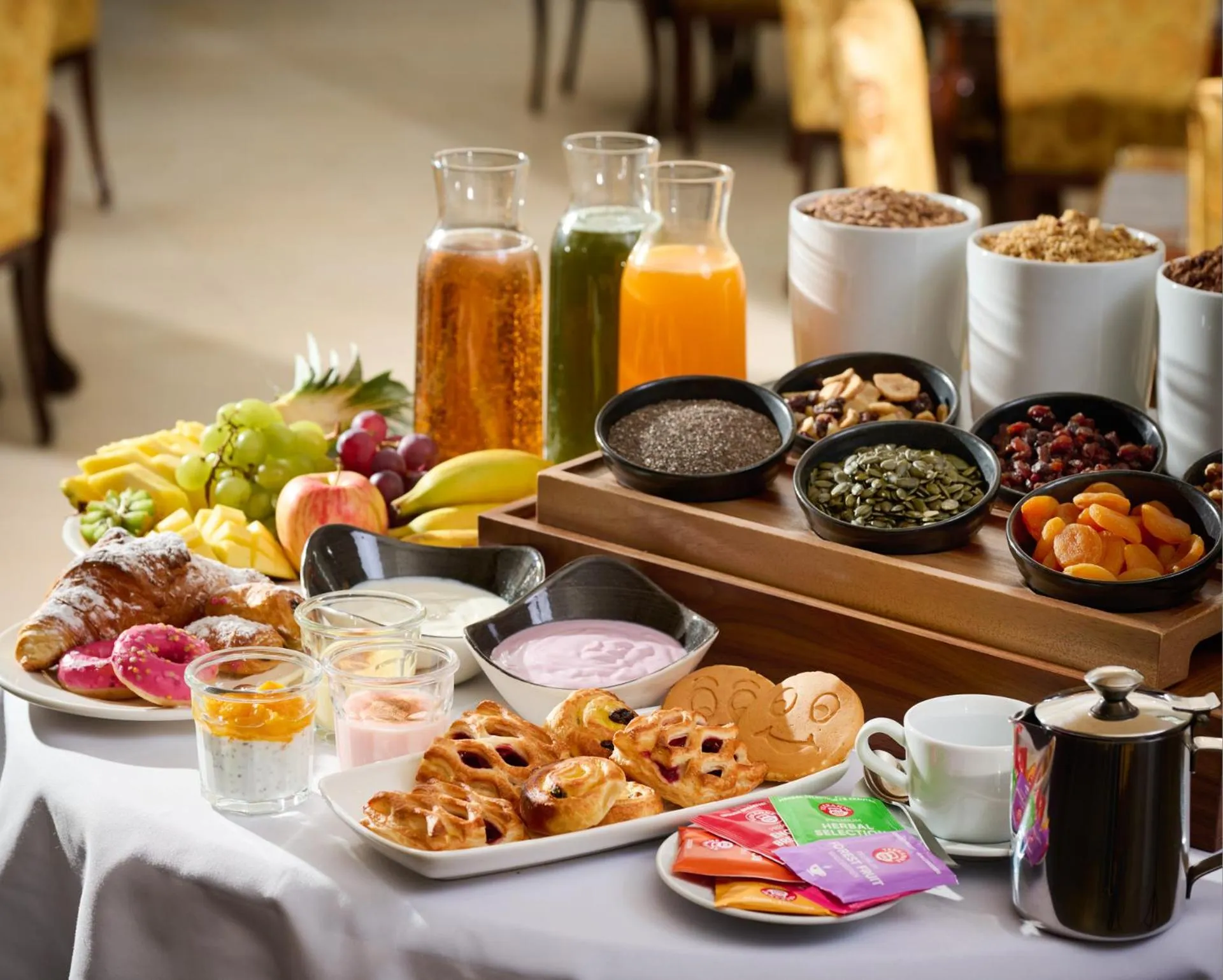Buffet breakfast in Hotel Leon D´Oro