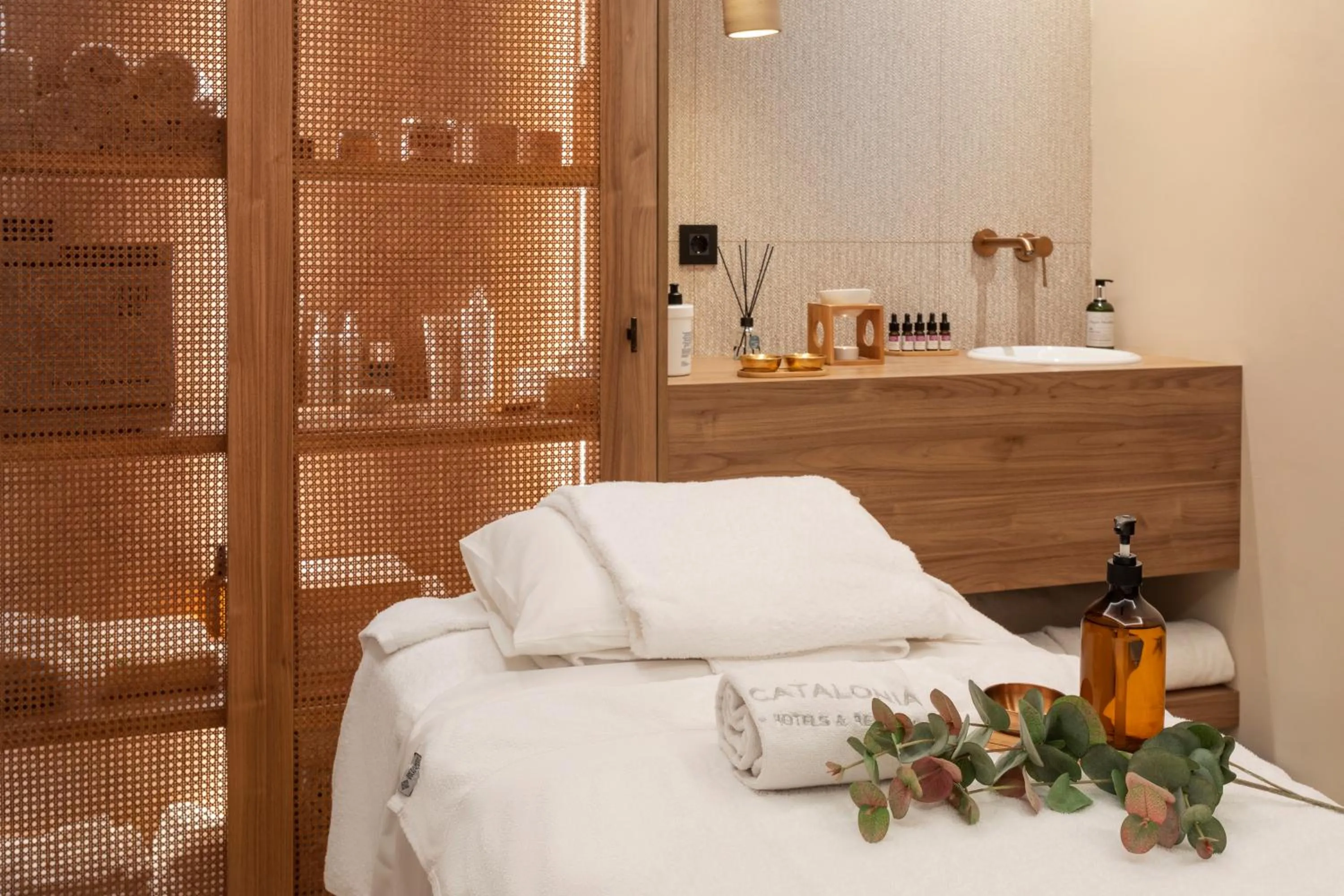 Spa and wellness centre/facilities, Bed in Catalonia Atocha