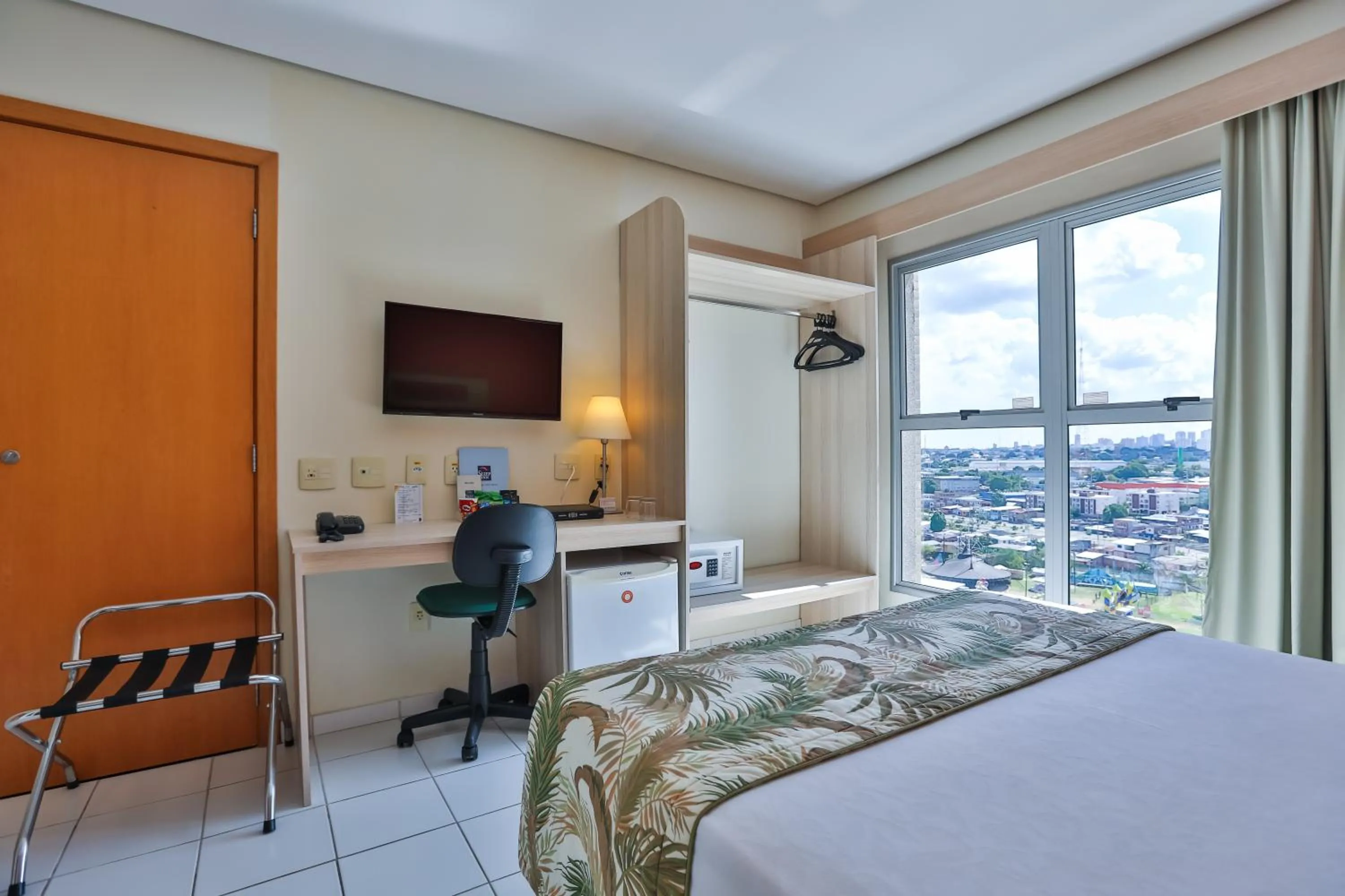 Property building, Bed in Sleep Inn Manaus