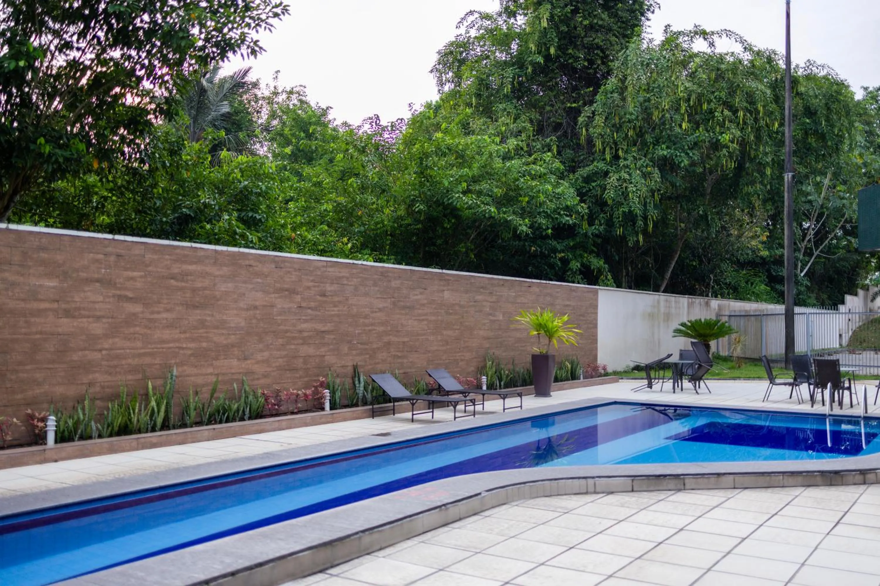 Swimming pool in Comfort Hotel Manaus