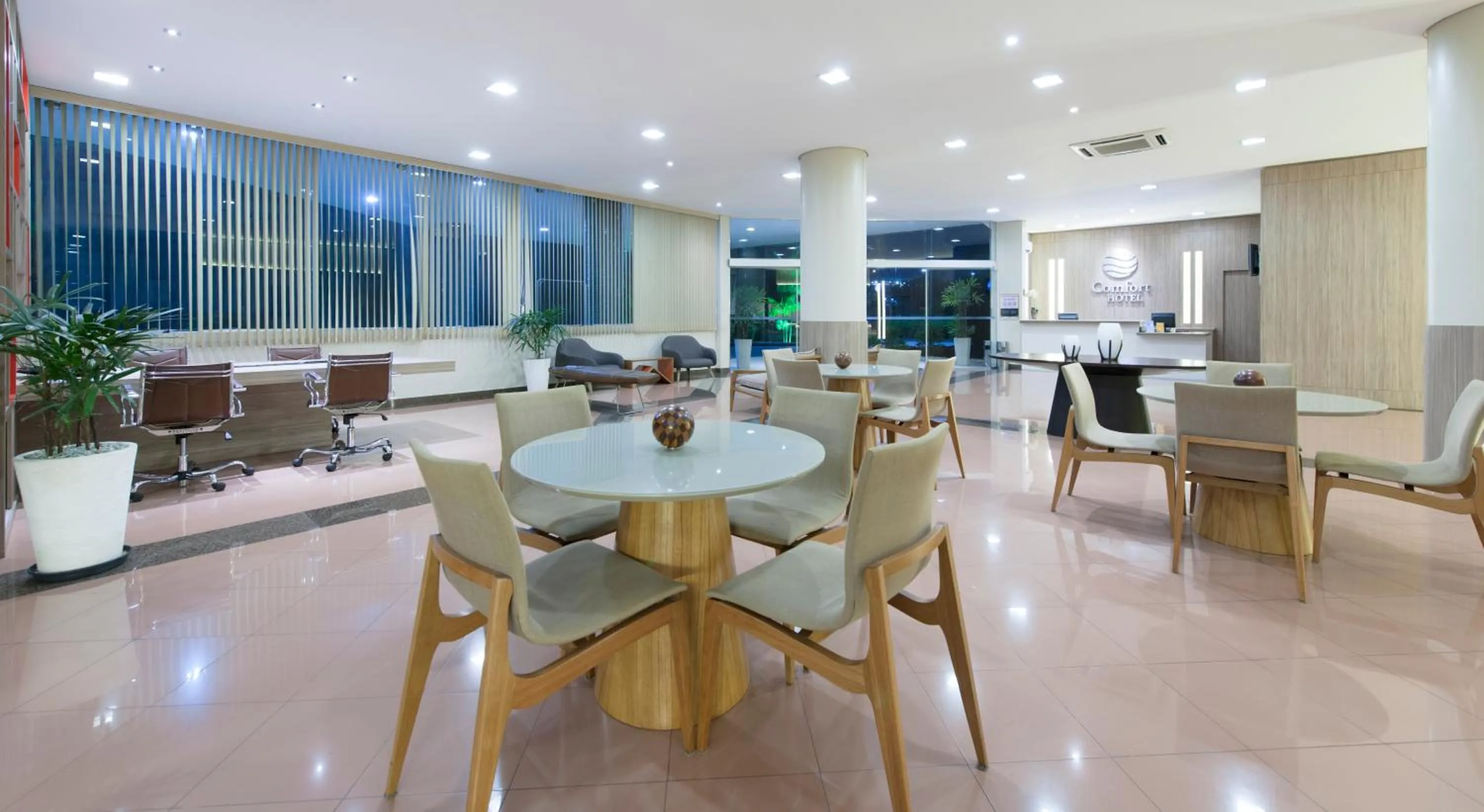 Communal lounge/ TV room in Comfort Hotel Manaus