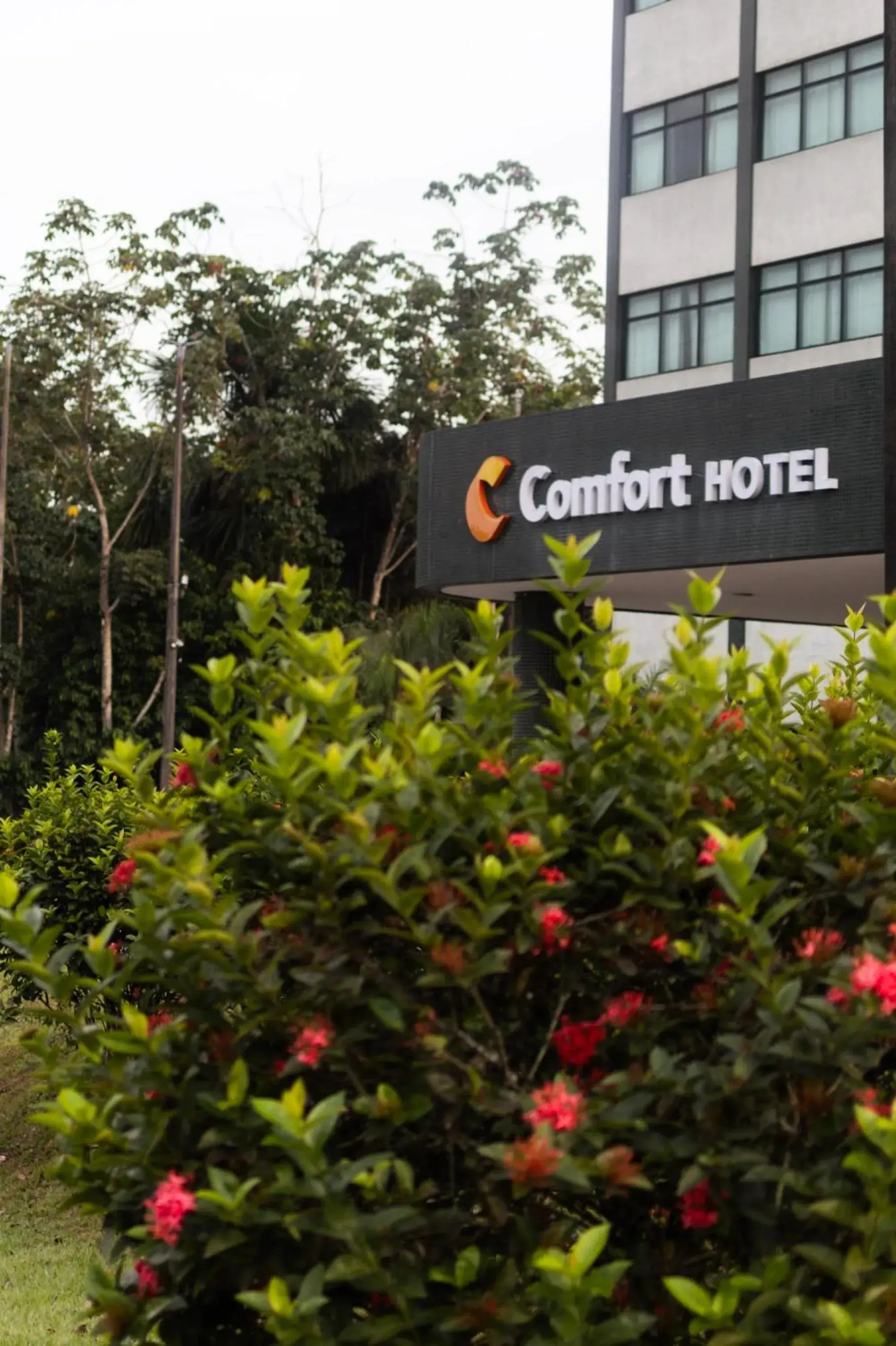 Facade/entrance in Comfort Hotel Manaus Facade/entrance in Comfort Hotel Manaus