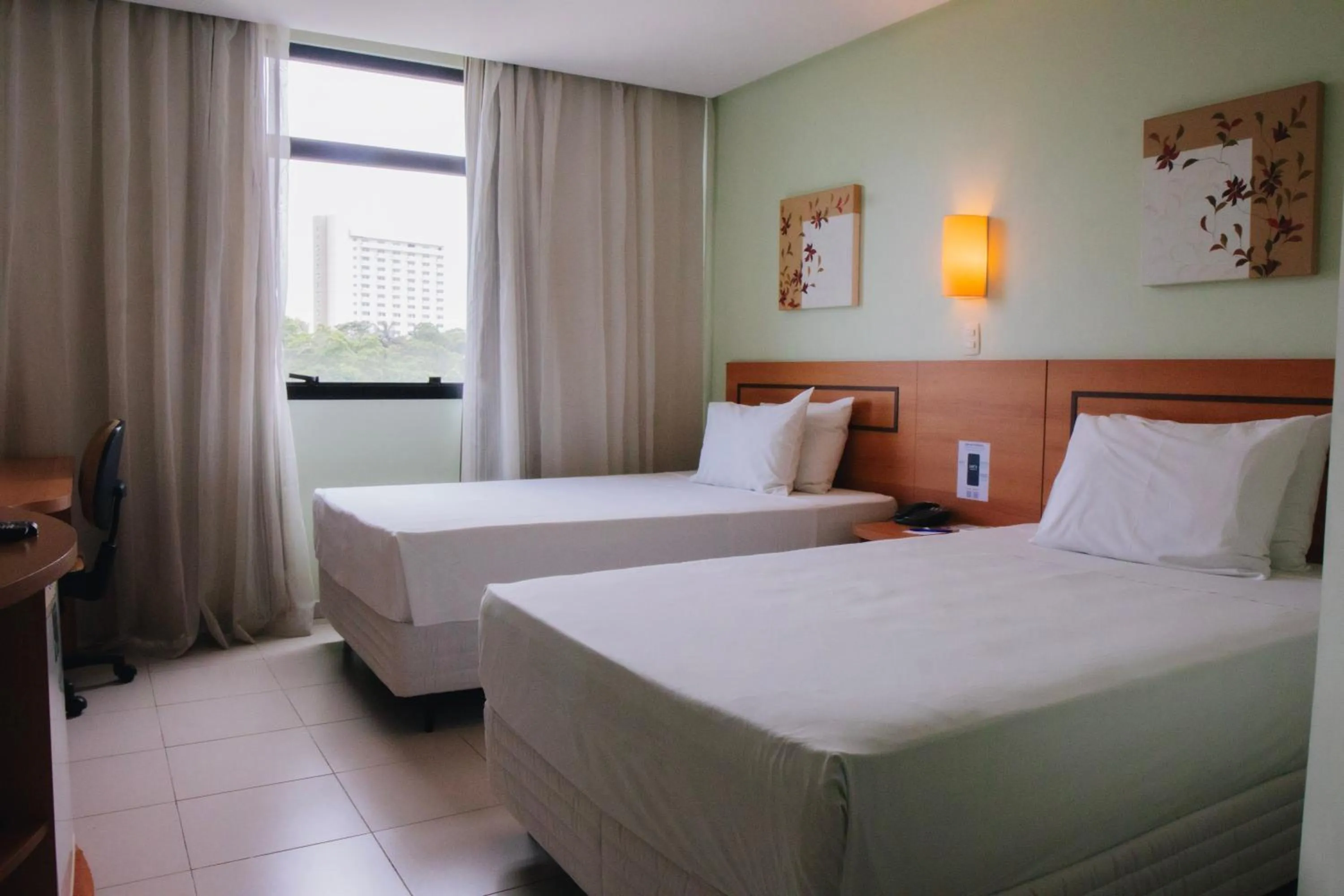 Bed in Comfort Hotel Manaus
