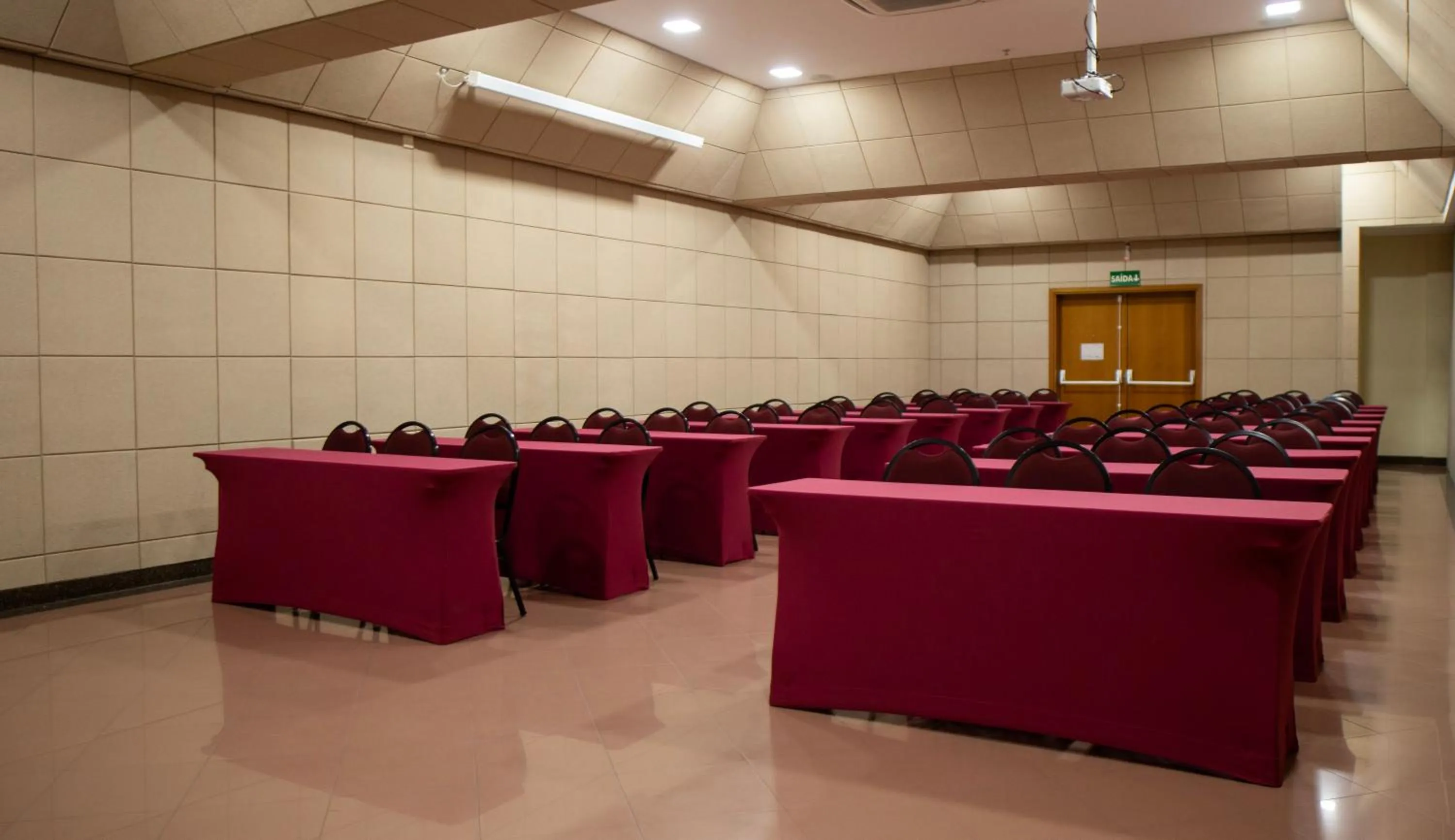 Meeting/conference room in Comfort Hotel Manaus