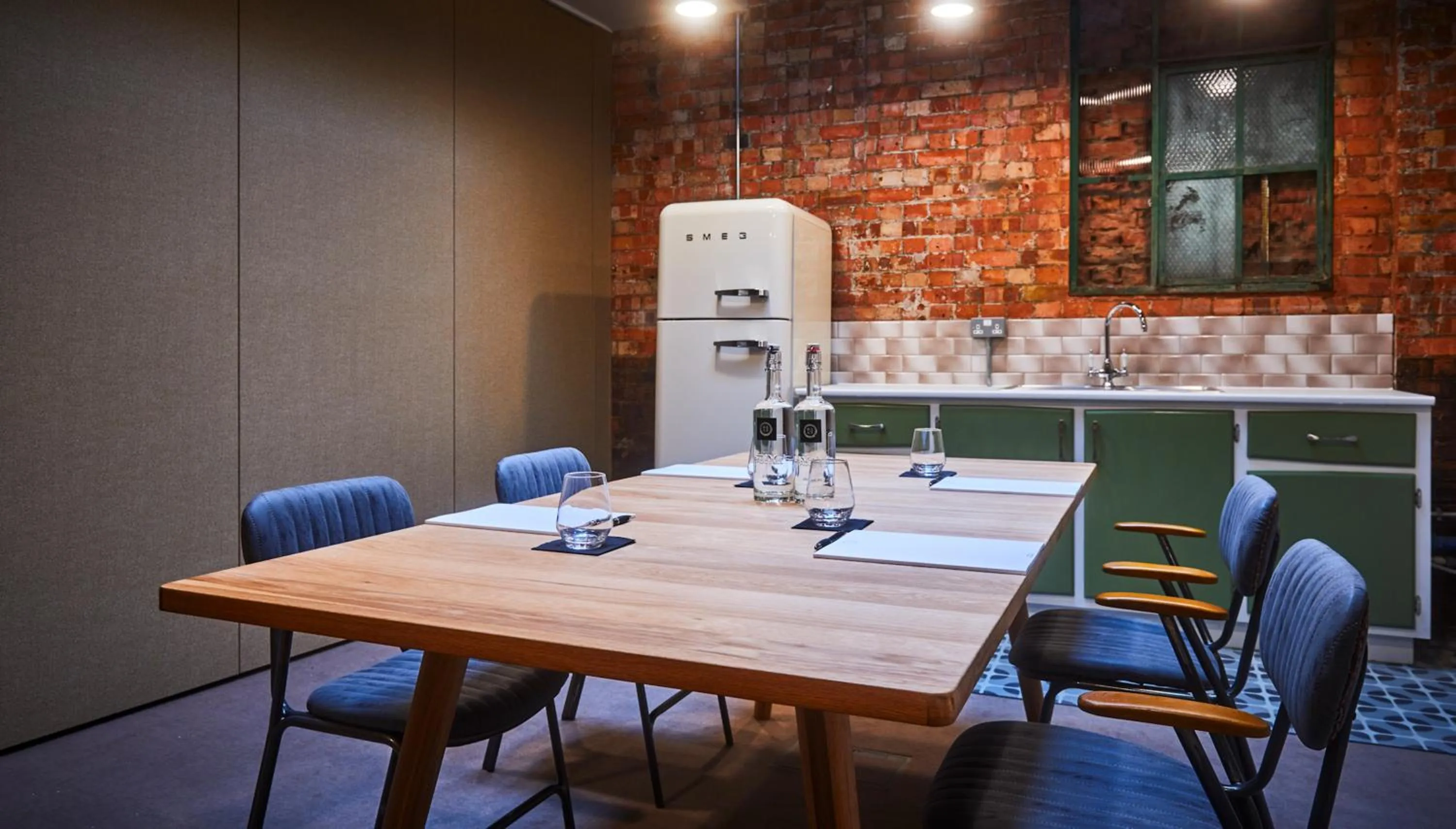 Meeting/conference room in New Road Hotel