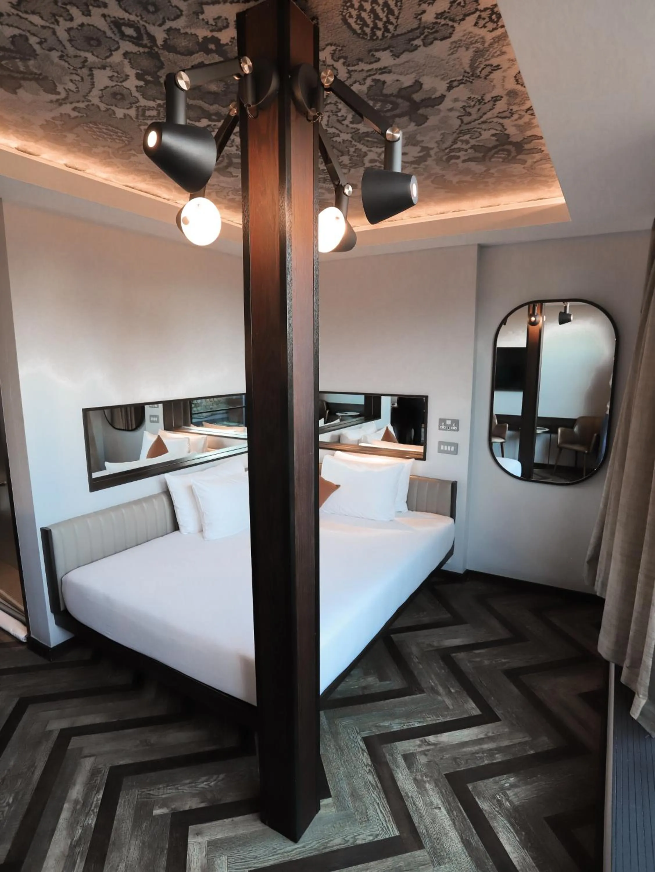 Bed in New Road Hotel