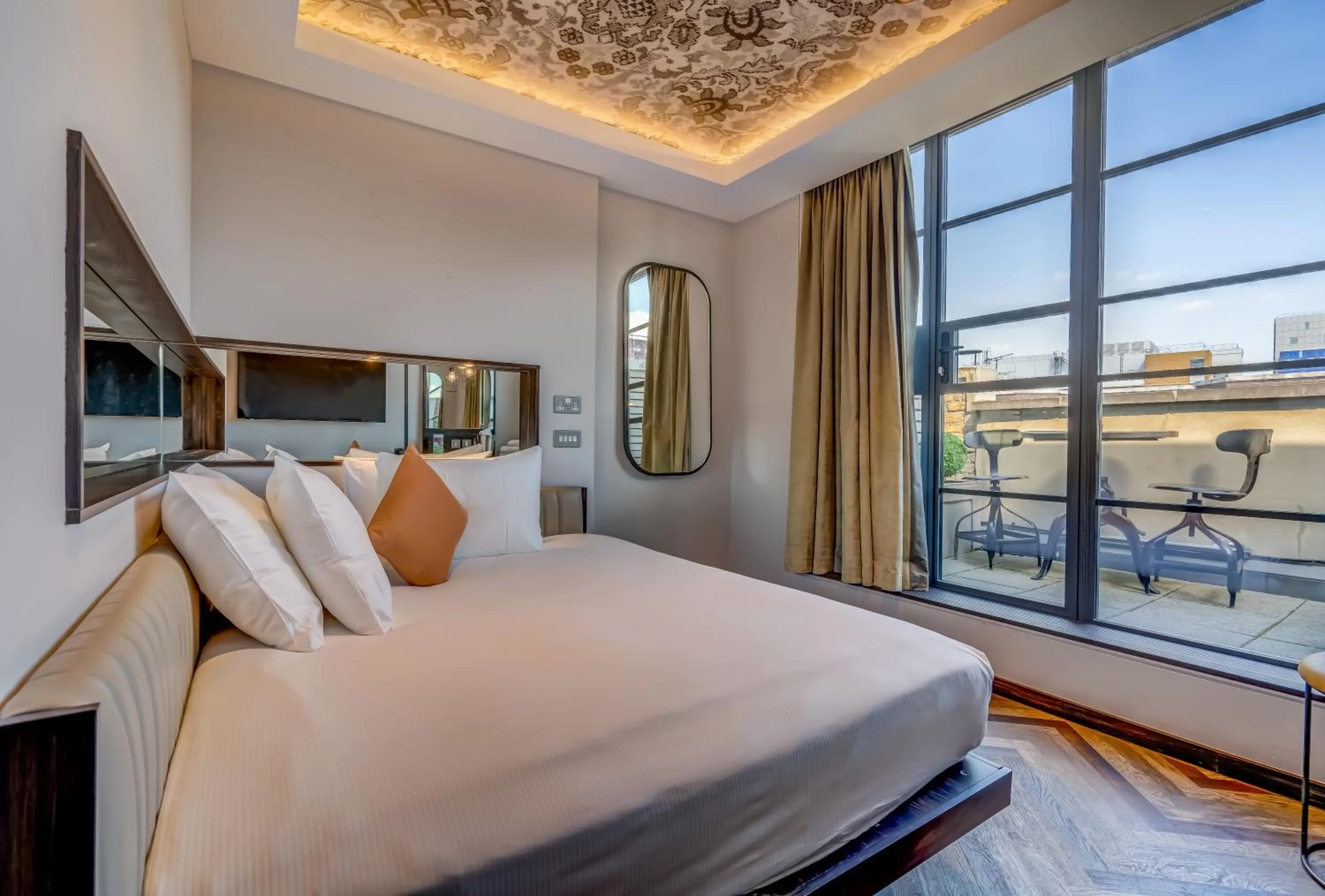 Bed in New Road Hotel