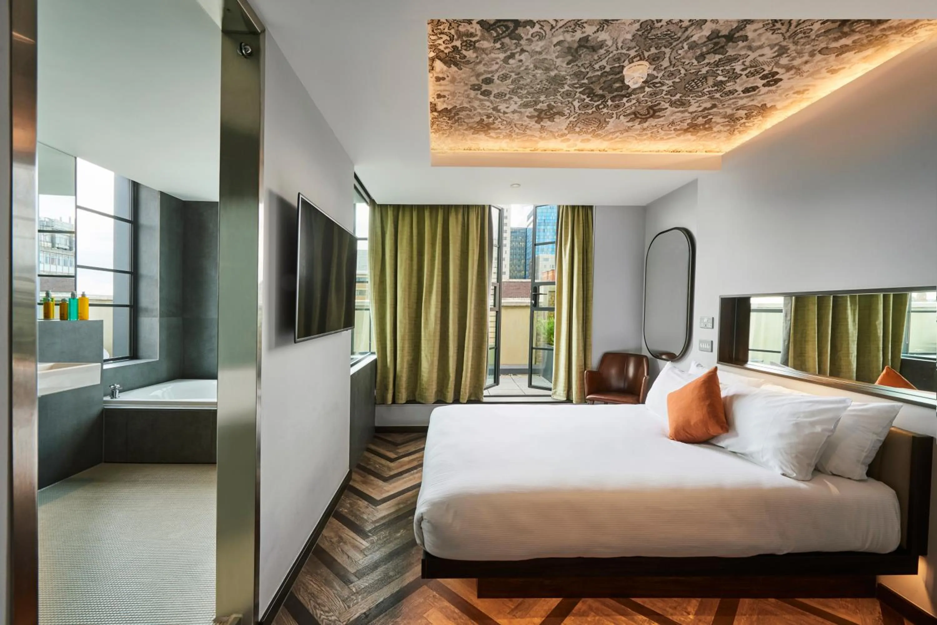 Photo of the whole room, Bed in New Road Hotel