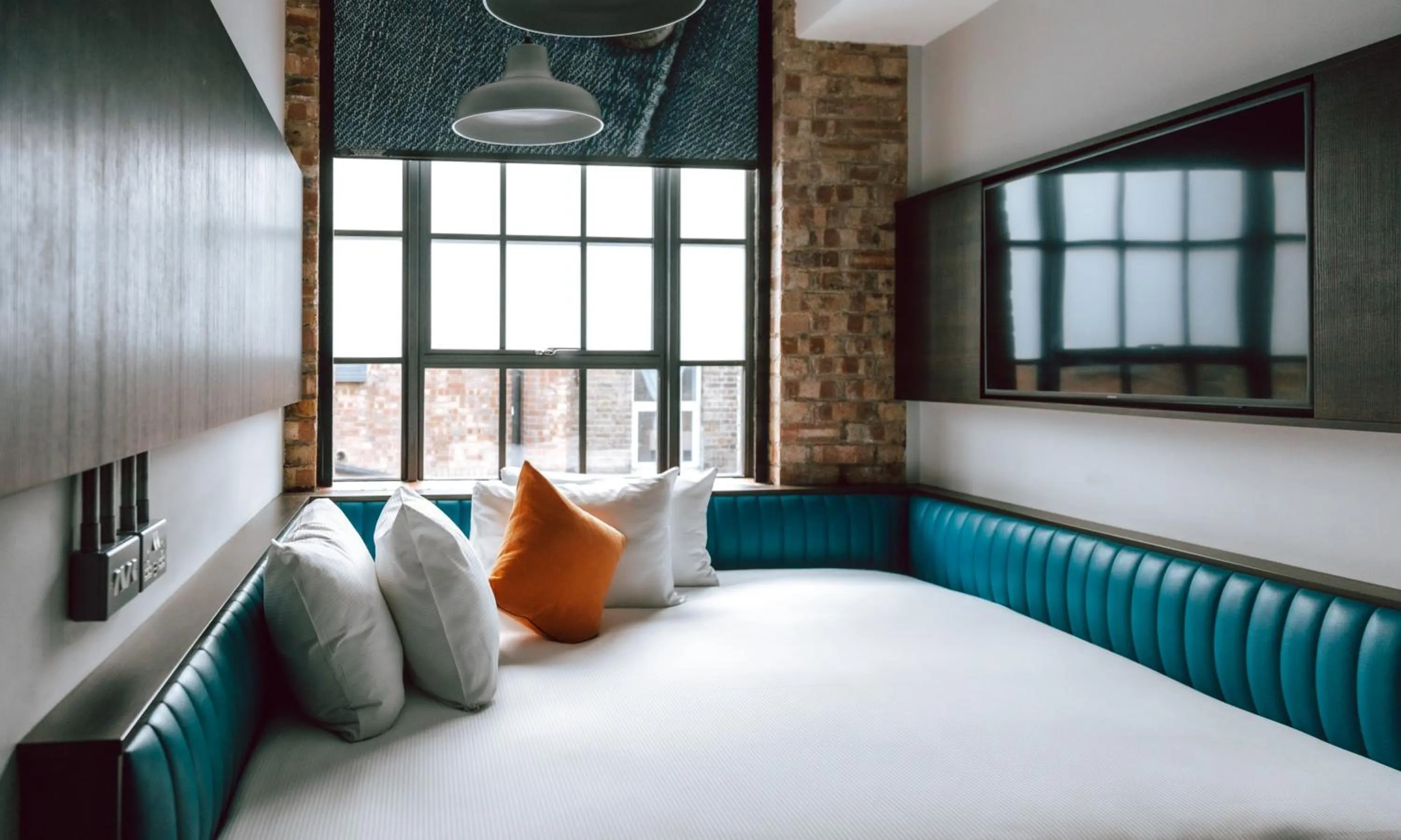 Bed in New Road Hotel