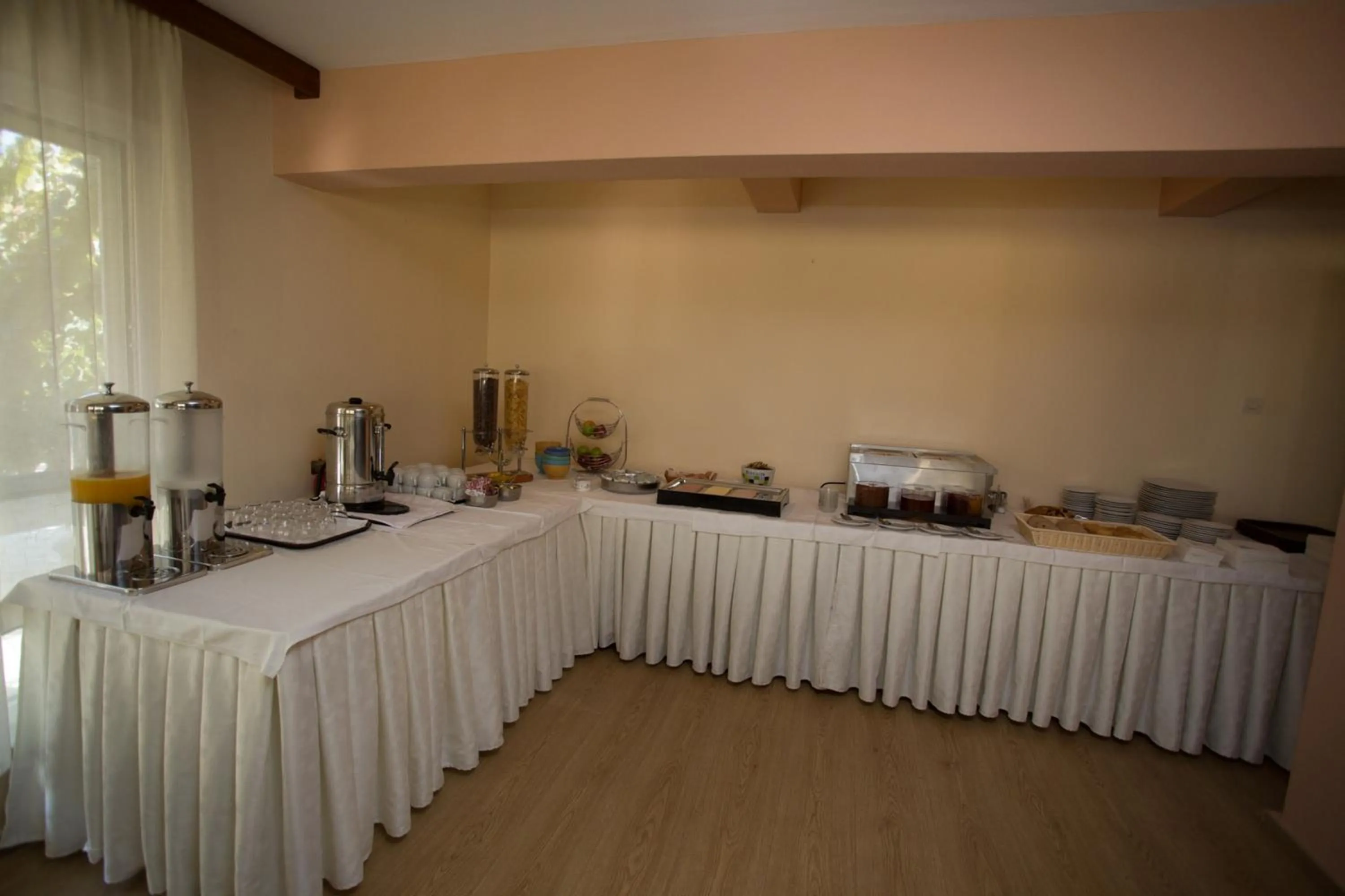 Breakfast in Hotel Cronos