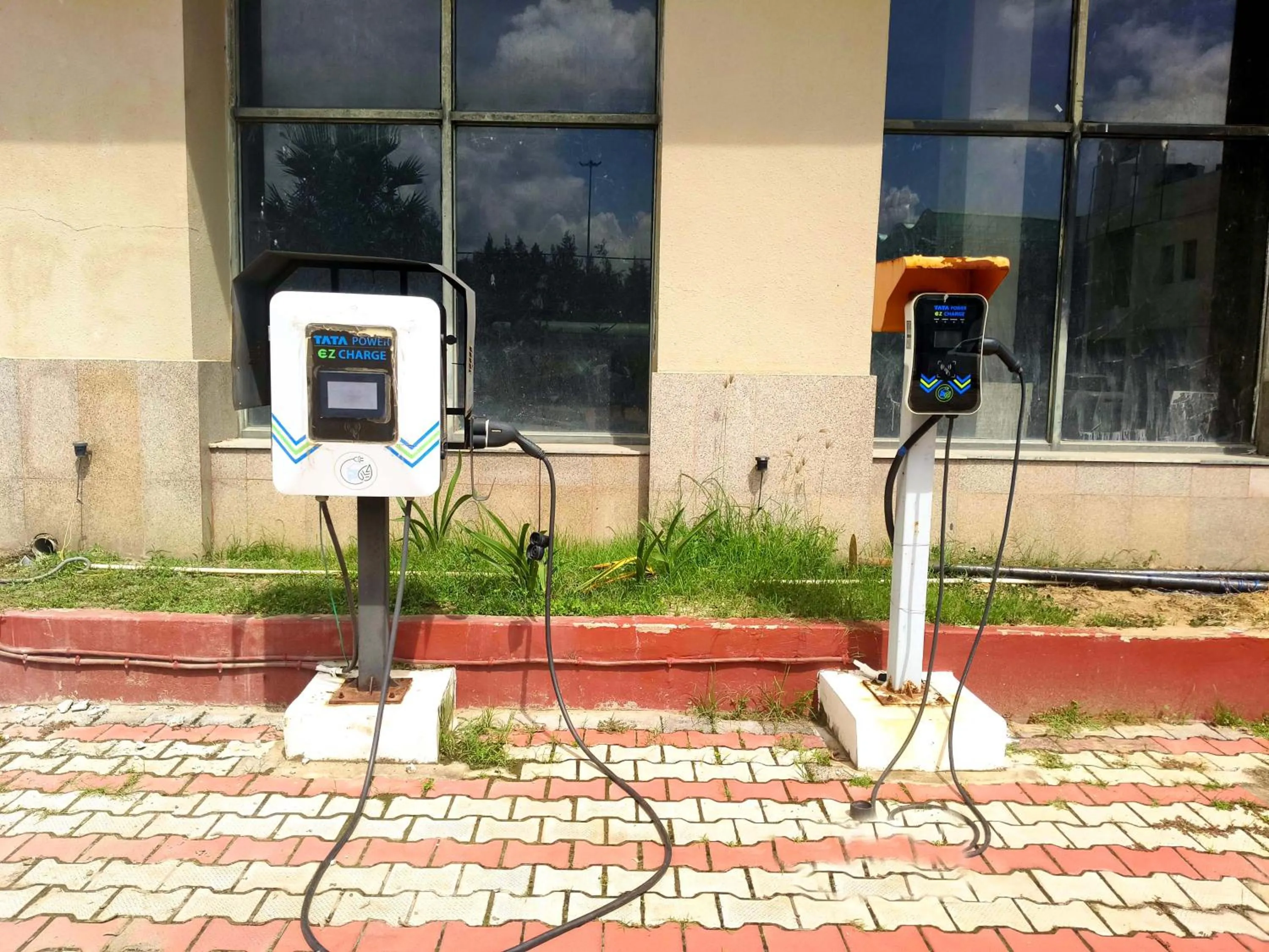 Parking in Le Roi Digha