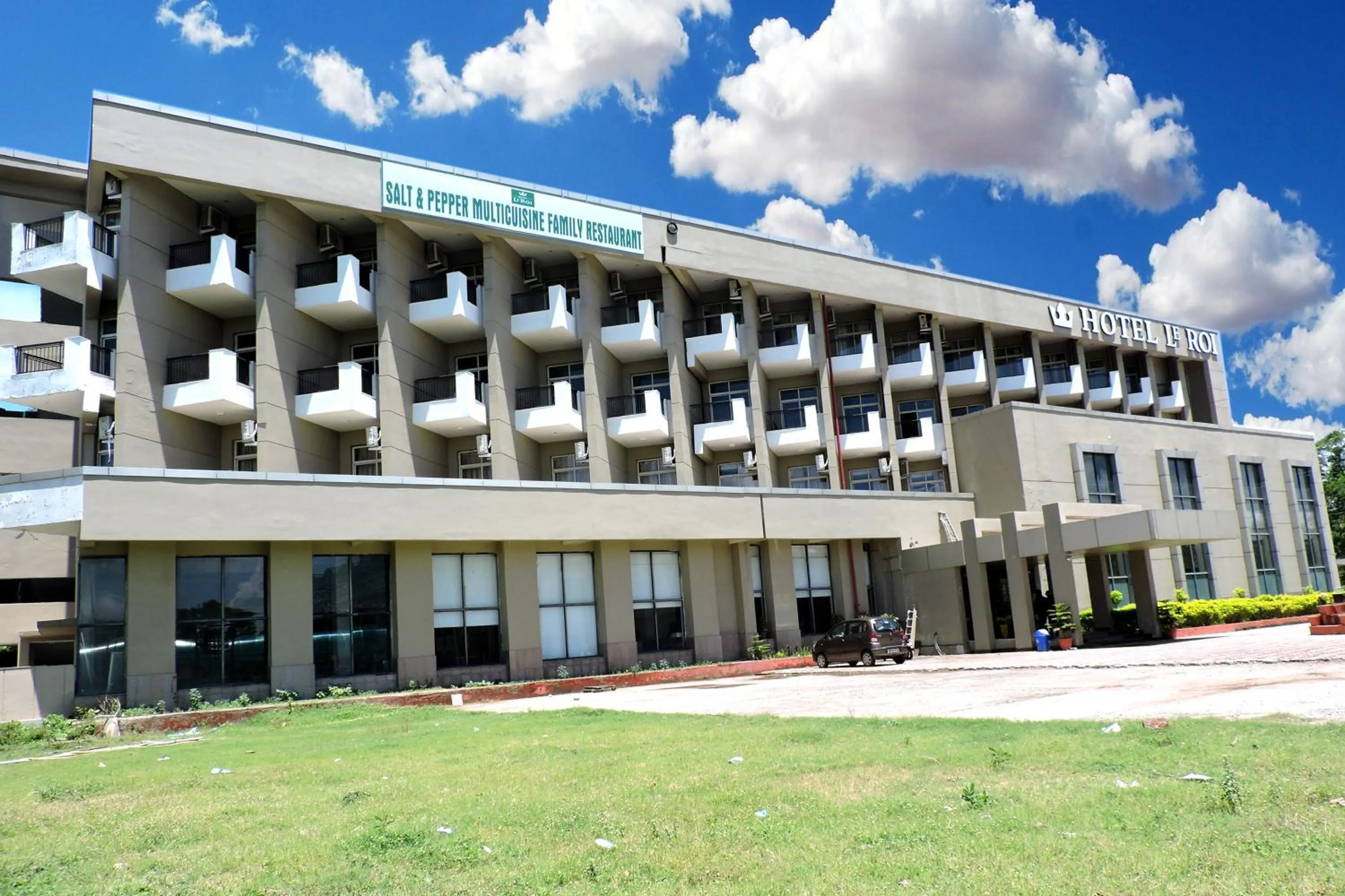 Facade/entrance in Le Roi Digha