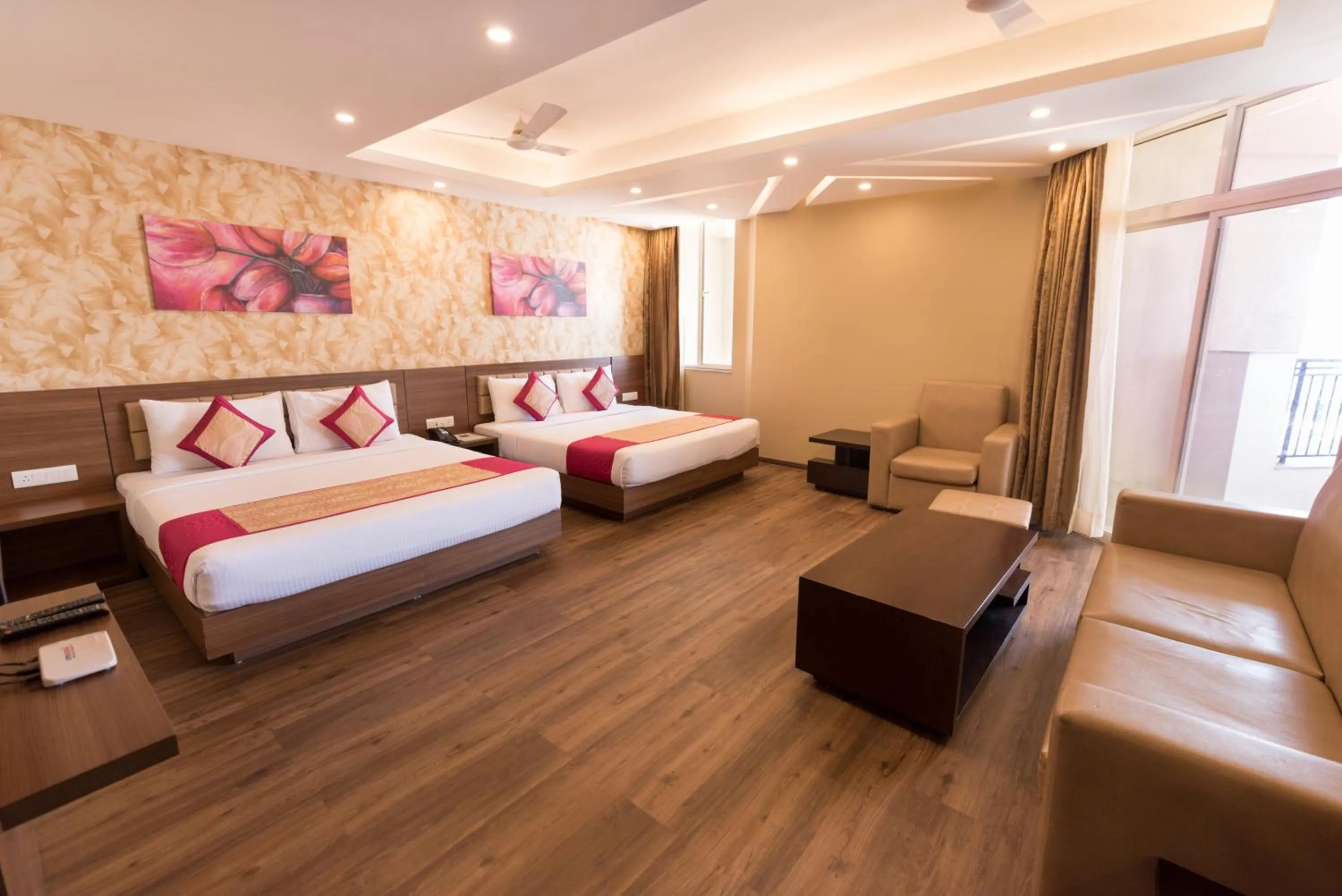 Photo of the whole room, Bed in Le Roi Digha