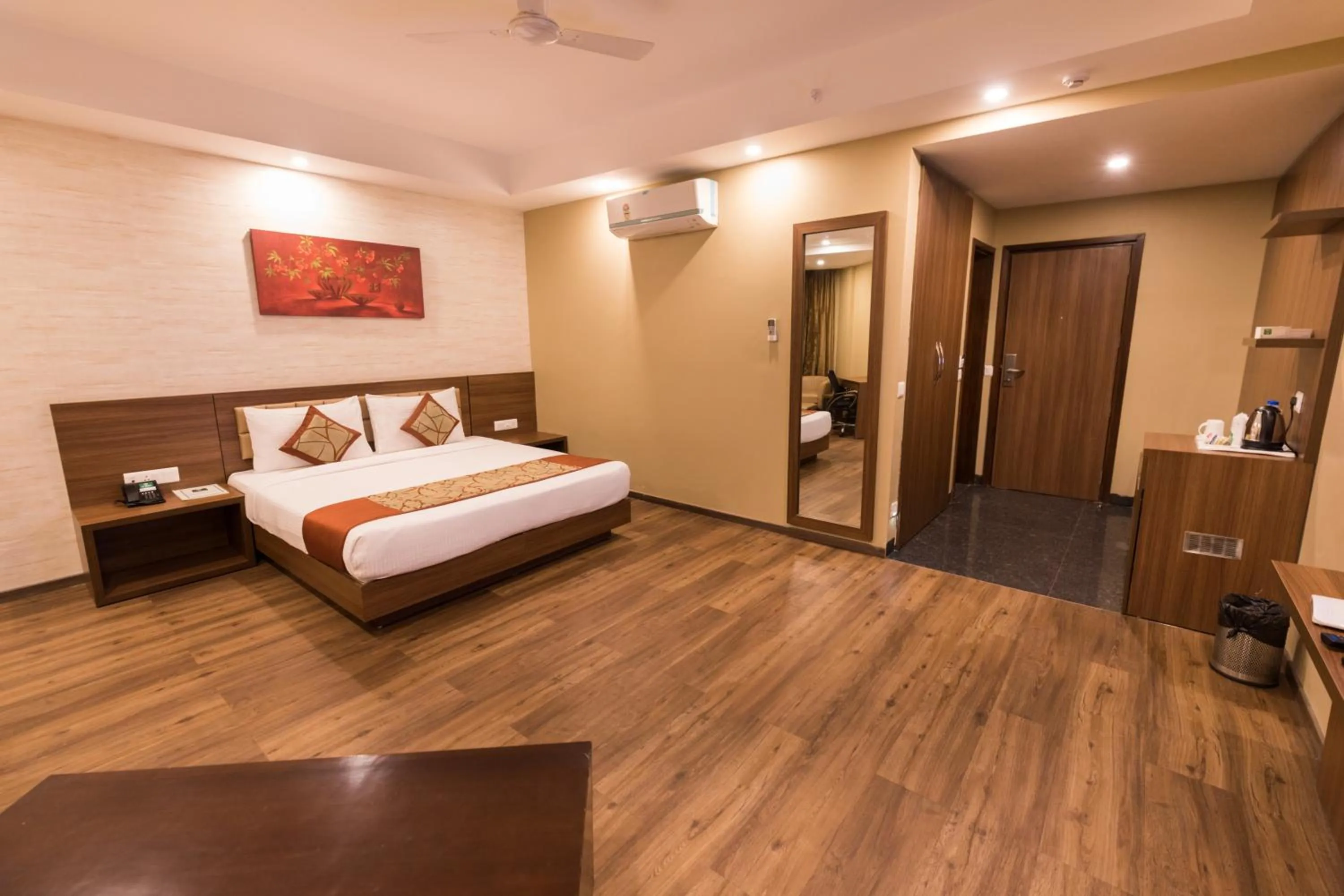 Photo of the whole room, Bed in Le Roi Digha