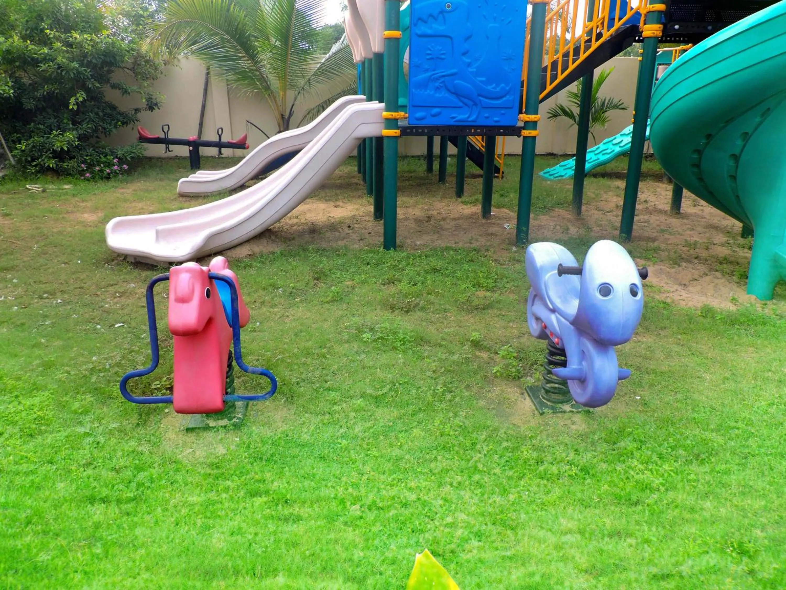 children in Le Roi Digha