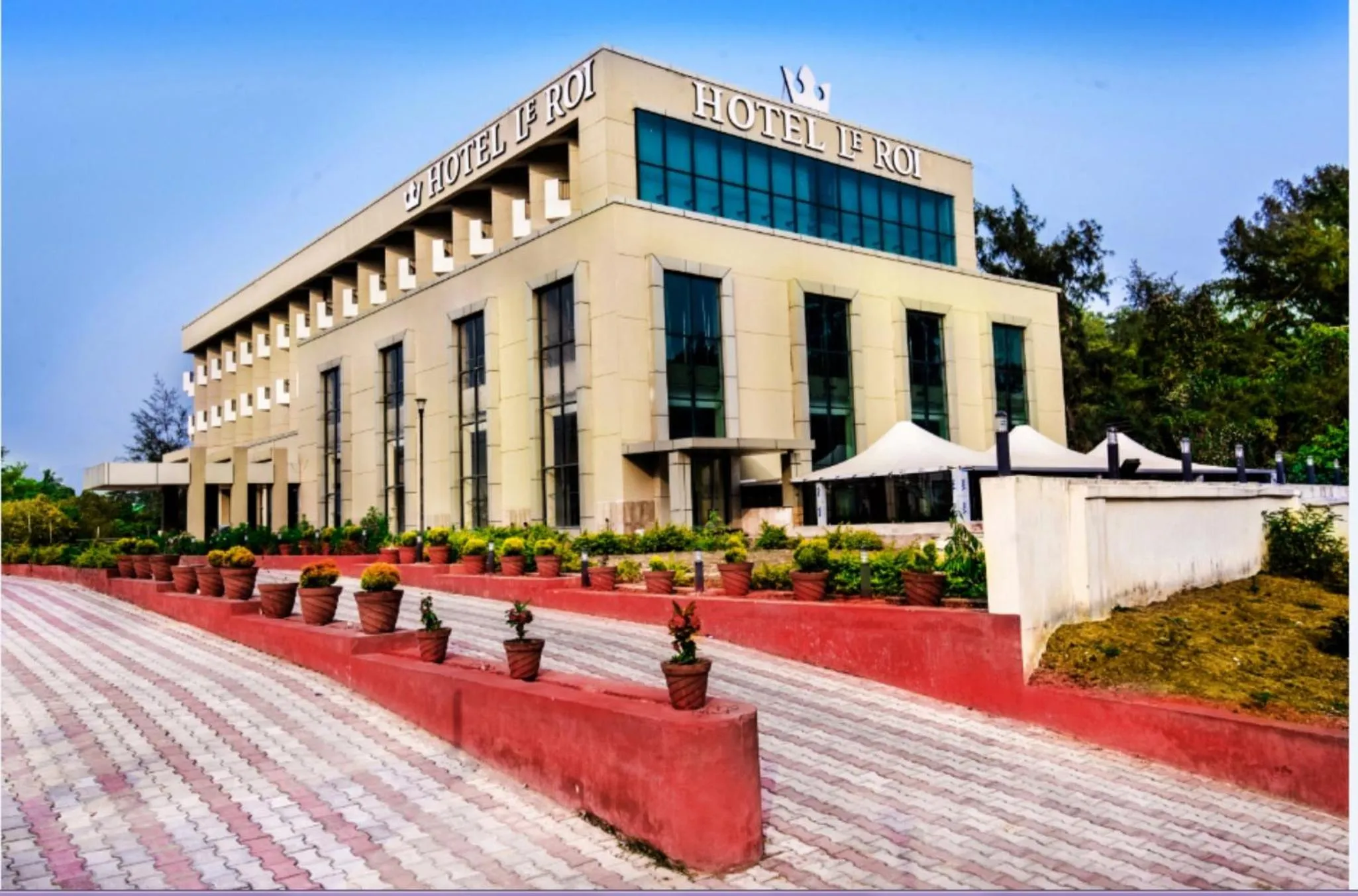 Property building in Le Roi Digha