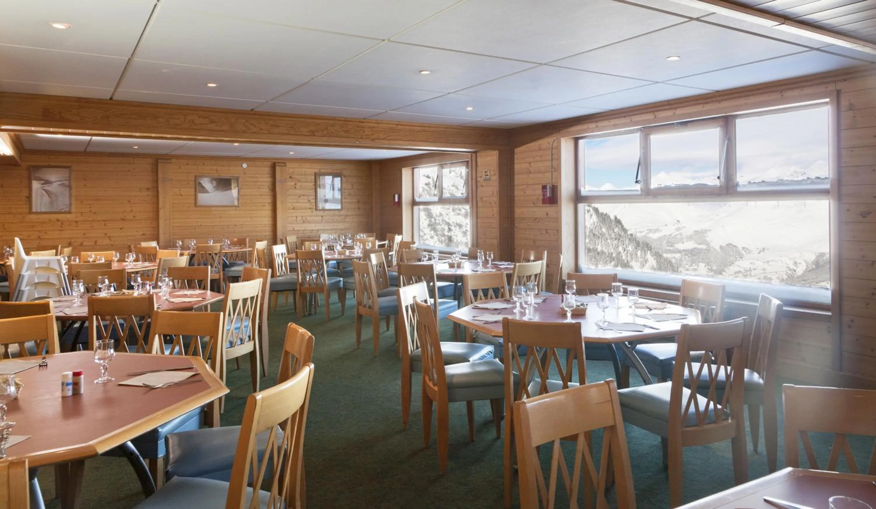 Dining area in Hôtel Club MMV Altitude