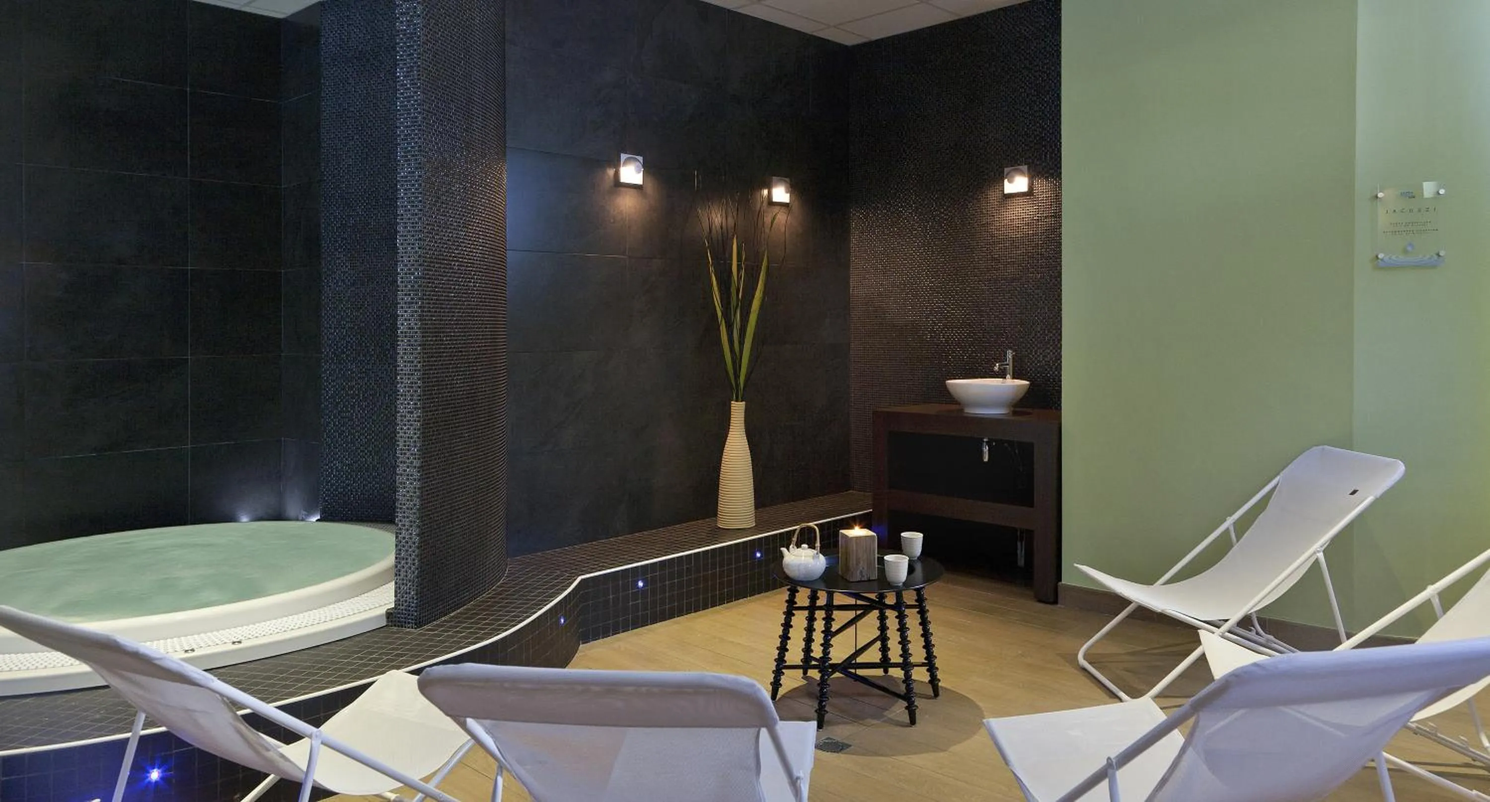 Hot Tub in Hôtel Club MMV Altitude
