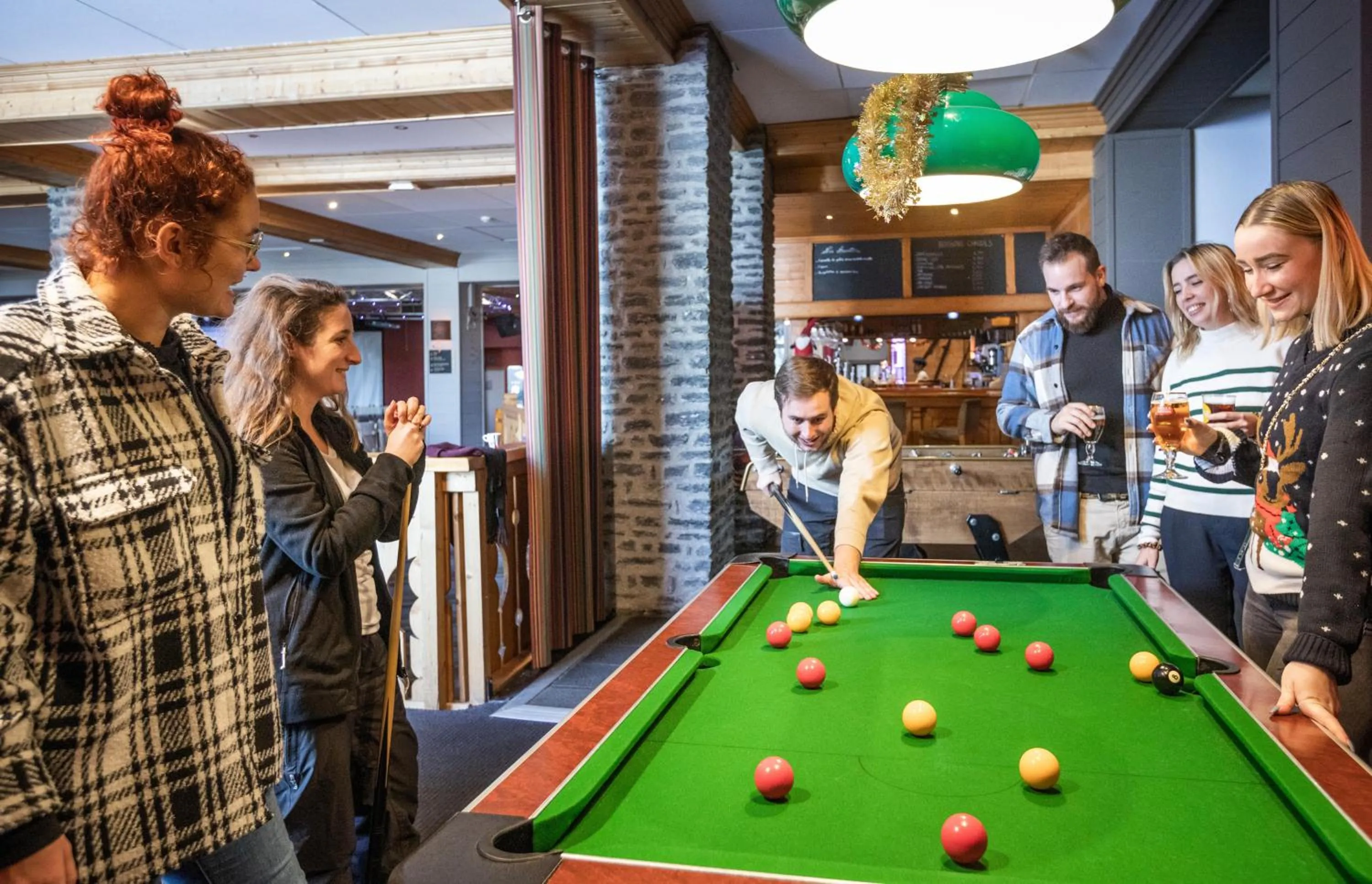Billiard in Hôtel Club MMV Altitude