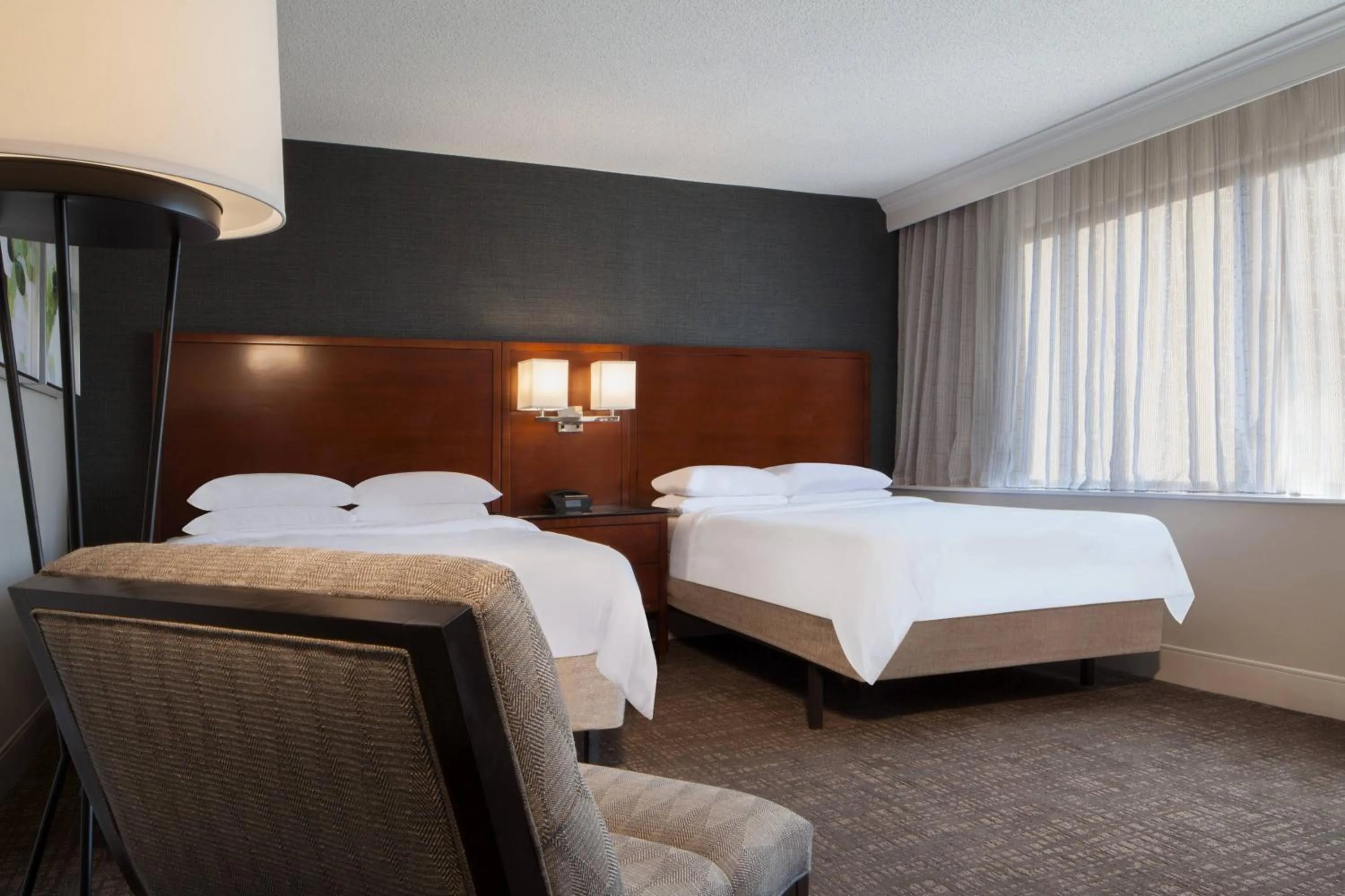 Photo of the whole room, Bed in Marriott Raleigh Durham Research Triangle Park