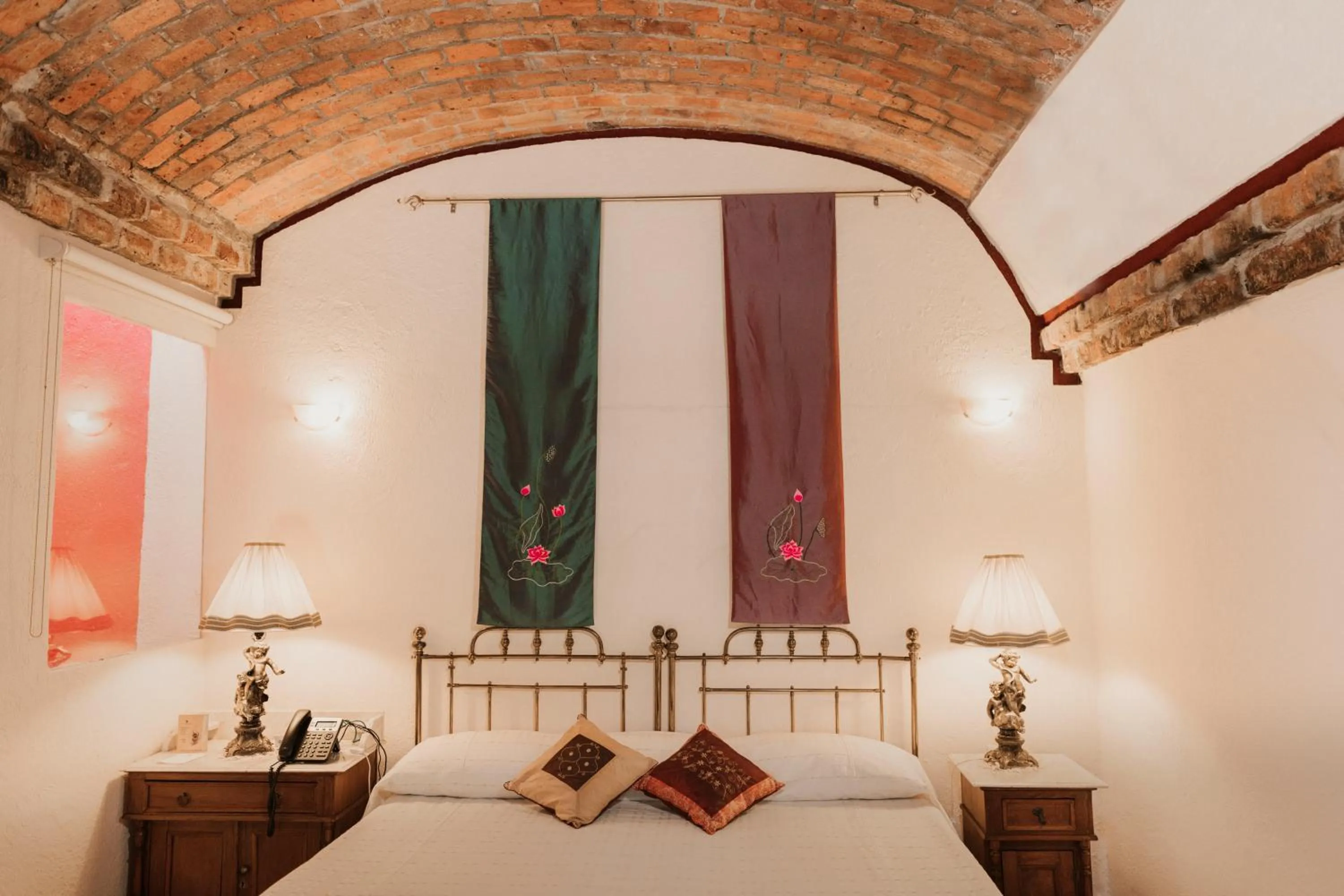 Bed in Hacienda Sepulveda Hotel & Spa