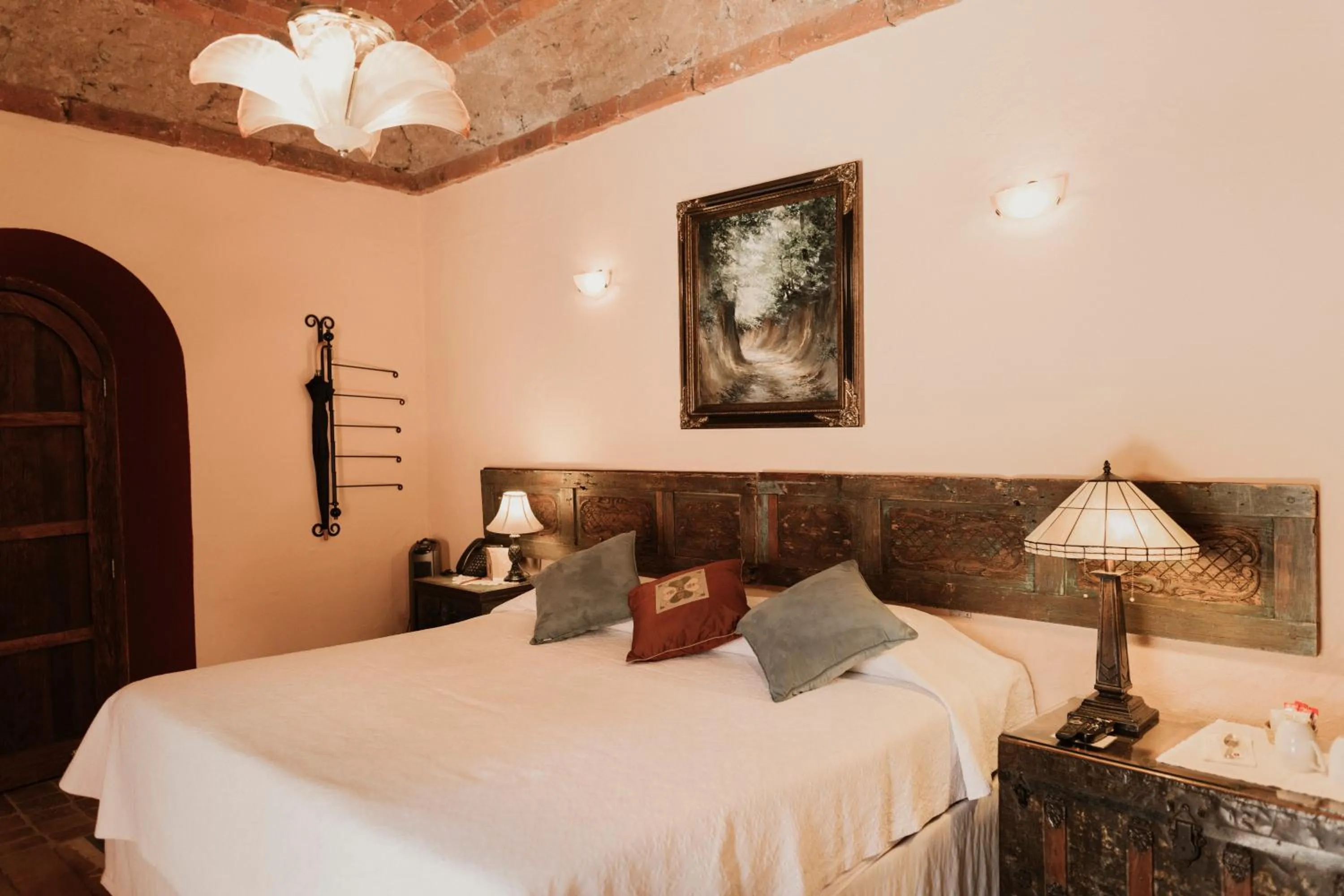 Bed in Hacienda Sepulveda Hotel & Spa