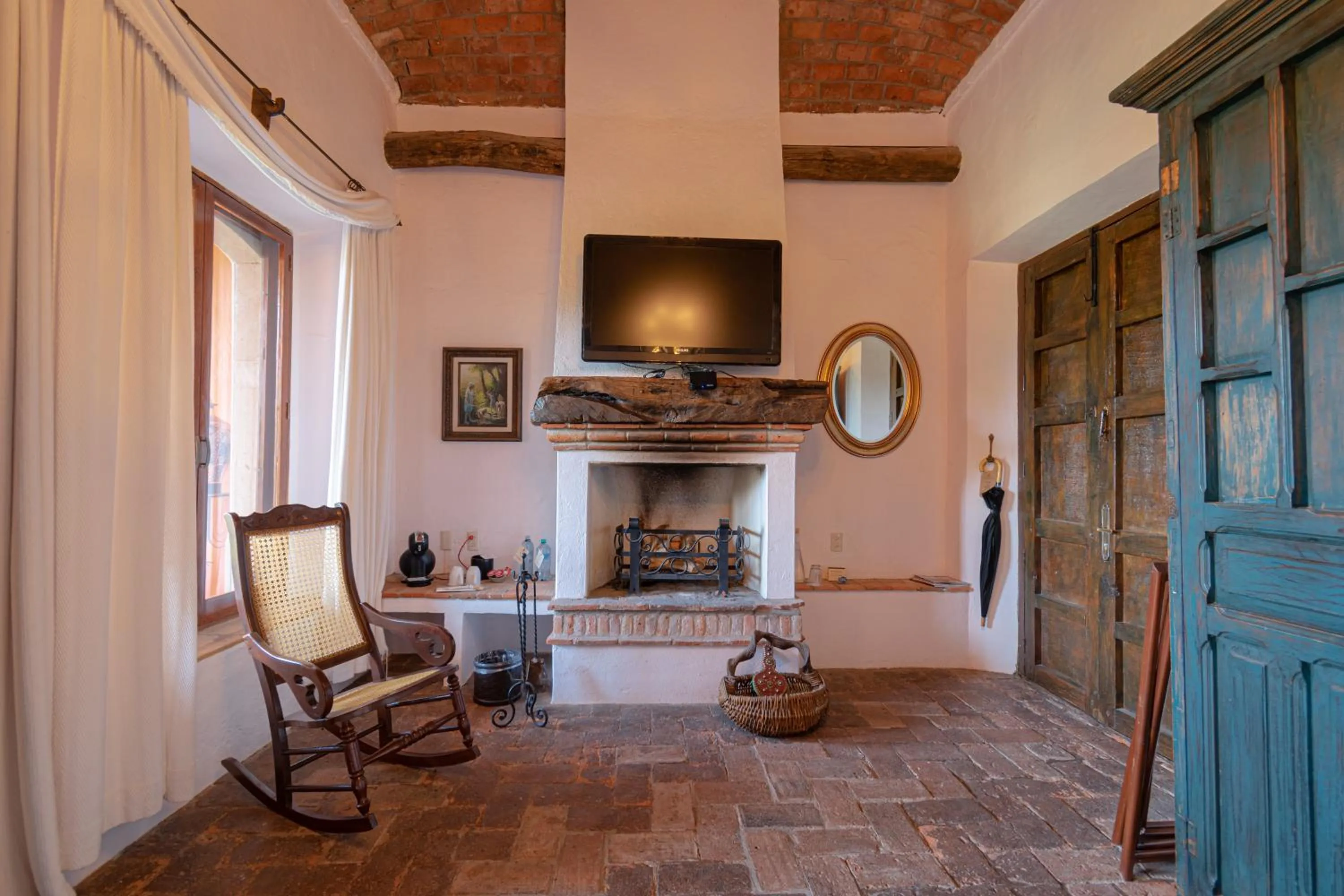 Living room in Hacienda Sepulveda Hotel & Spa