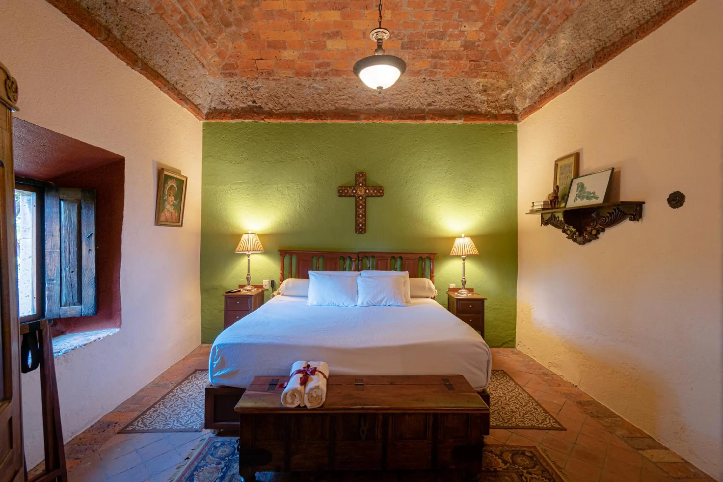 Bed in Hacienda Sepulveda Hotel & Spa