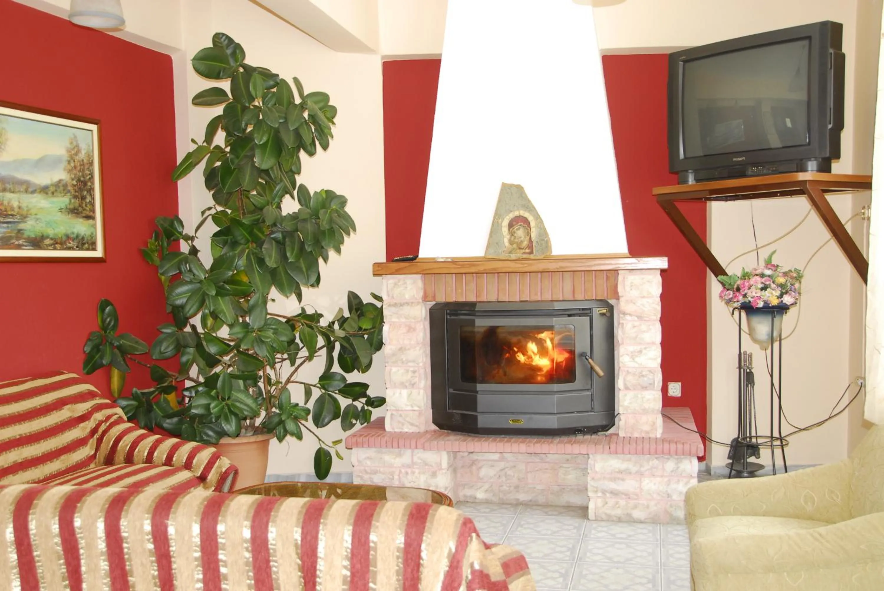 Communal lounge/ TV room in Filareti Hotel