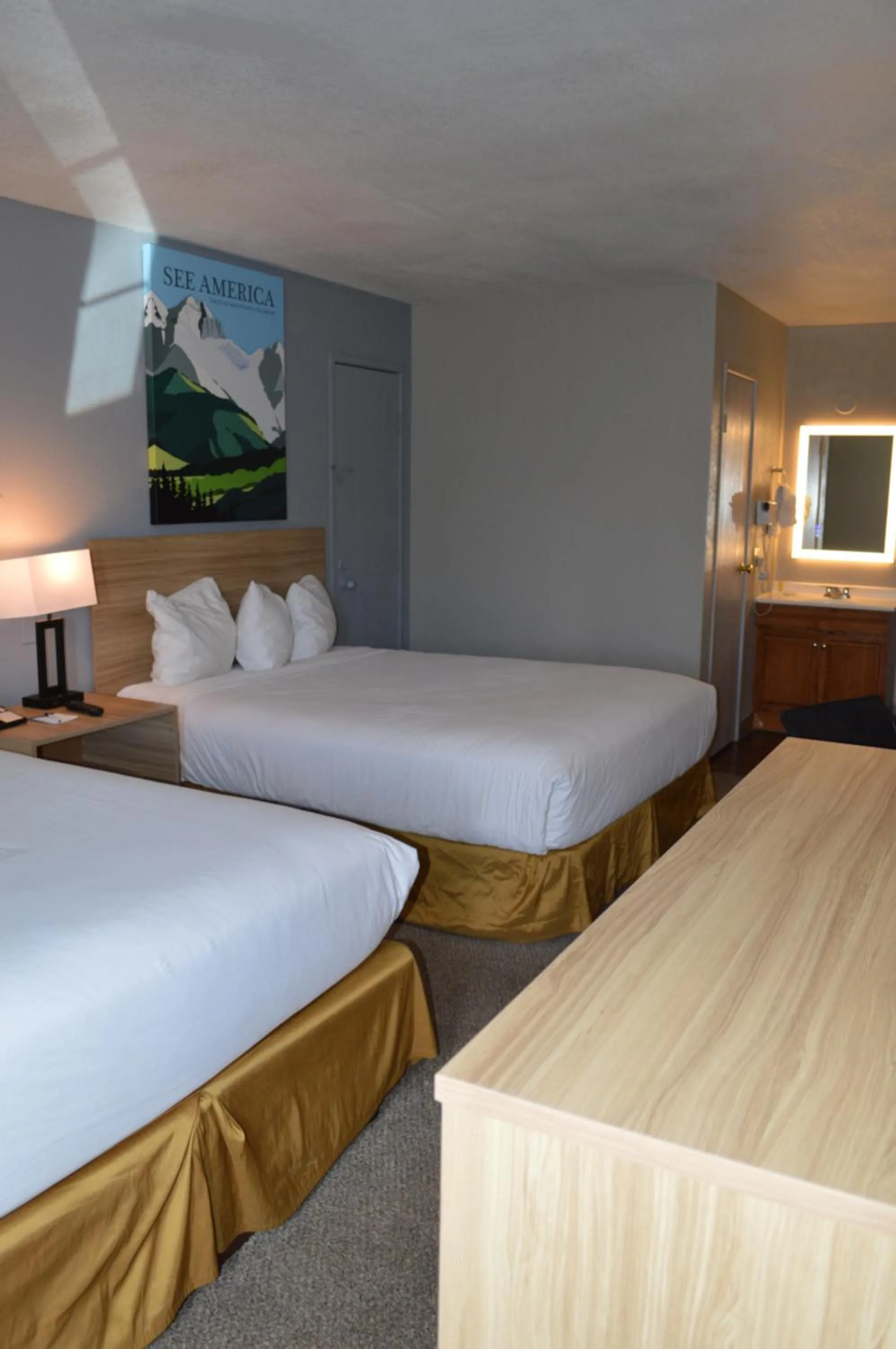 Bed in Travelodge by Wyndham Colorado Springs Airport - Peterson SFB