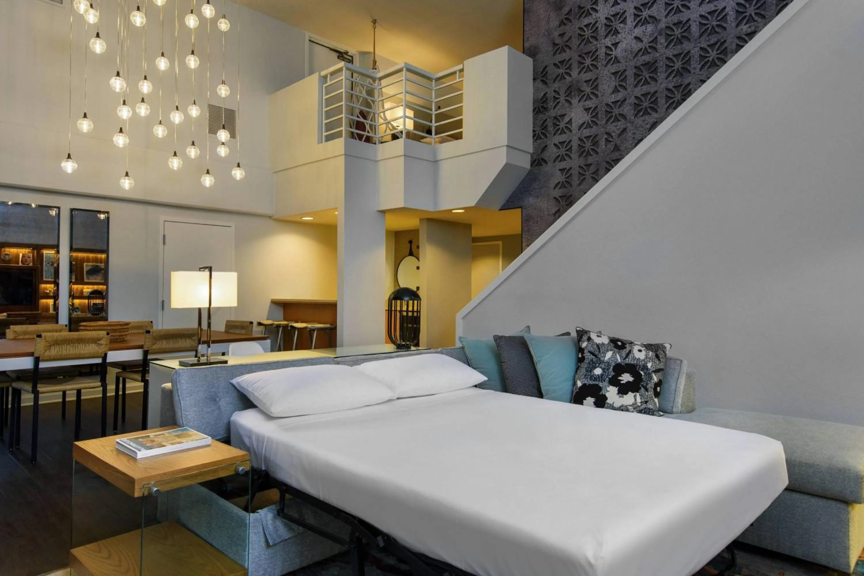 Bedroom, Bed in Renaissance Palm Springs Hotel