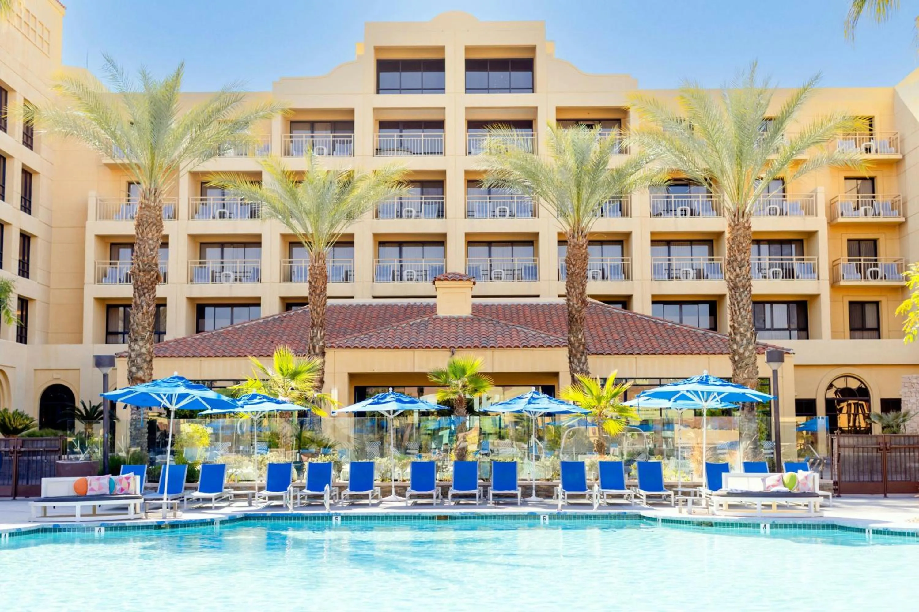 Swimming pool in Renaissance Palm Springs Hotel