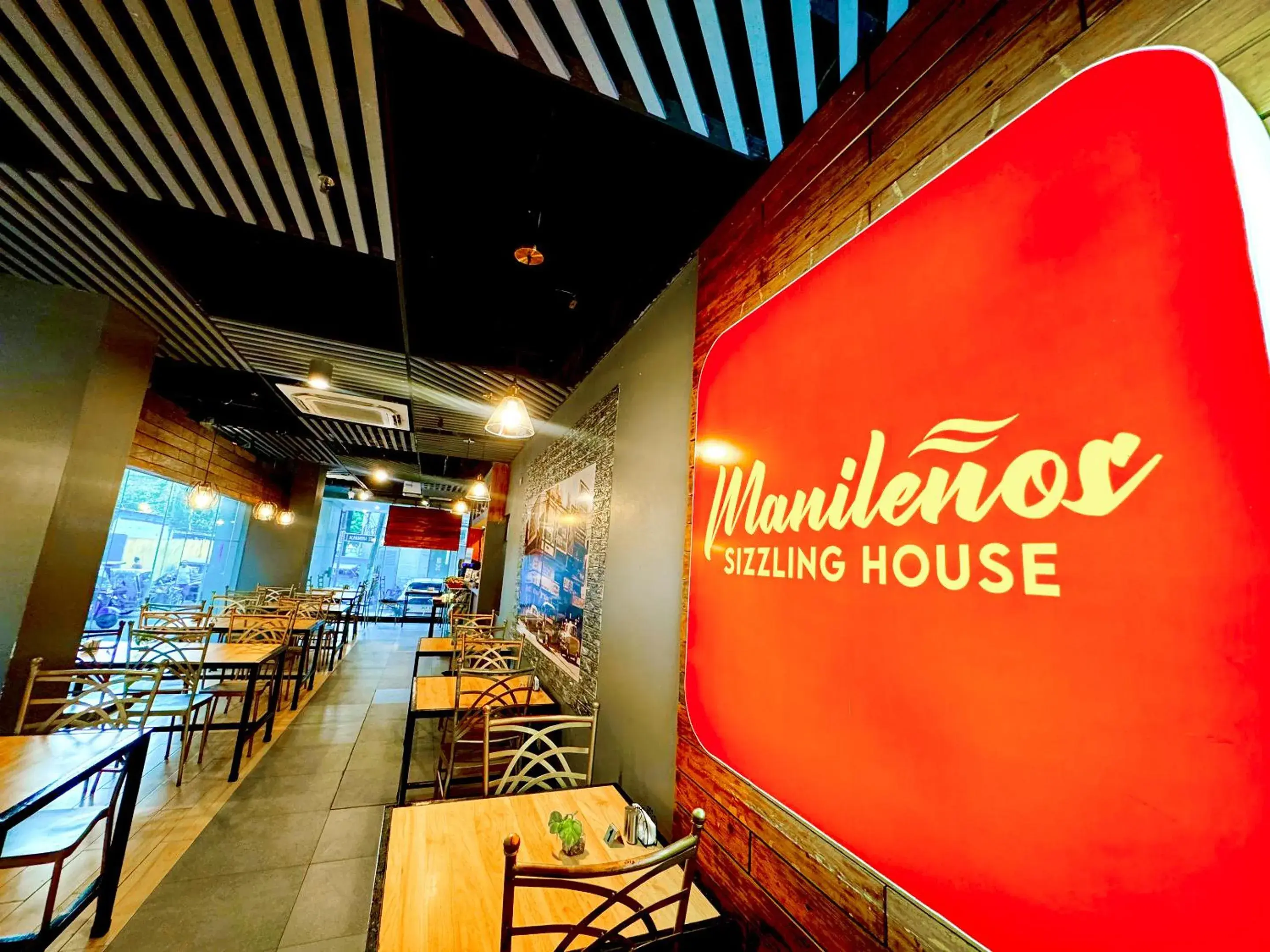 Restaurant/places to eat in Red Planet Manila Bay Restaurant/places to eat in Red Planet Manila Bay