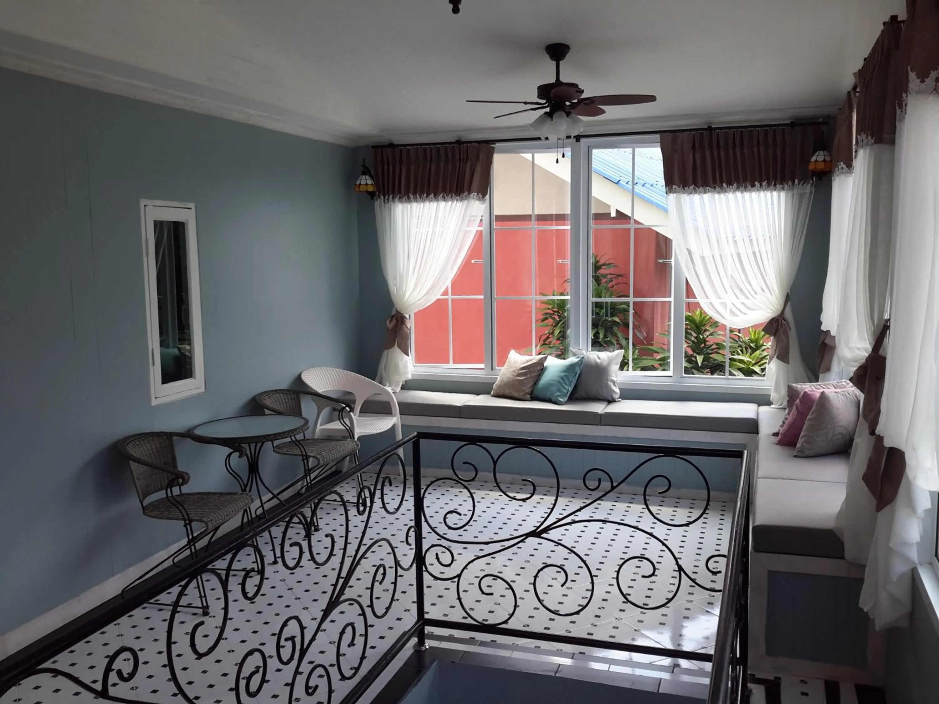 Seating area, Bed in Sky cottage