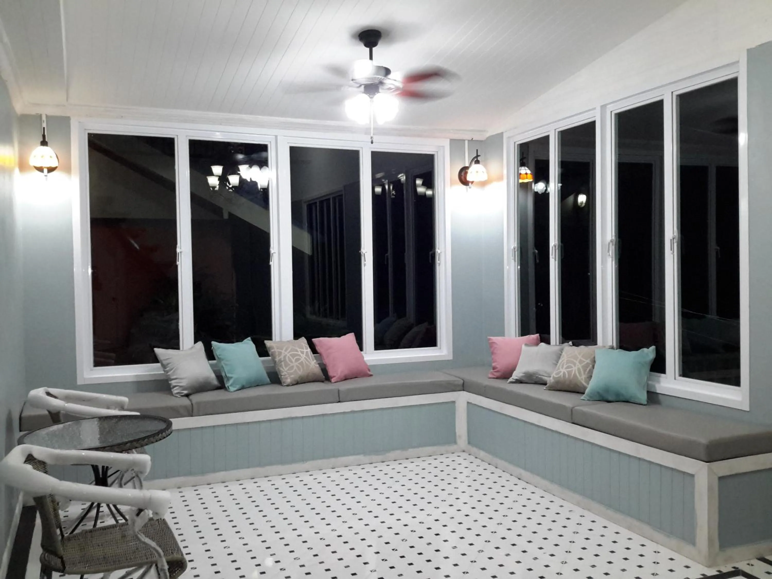 Seating area in Sky cottage