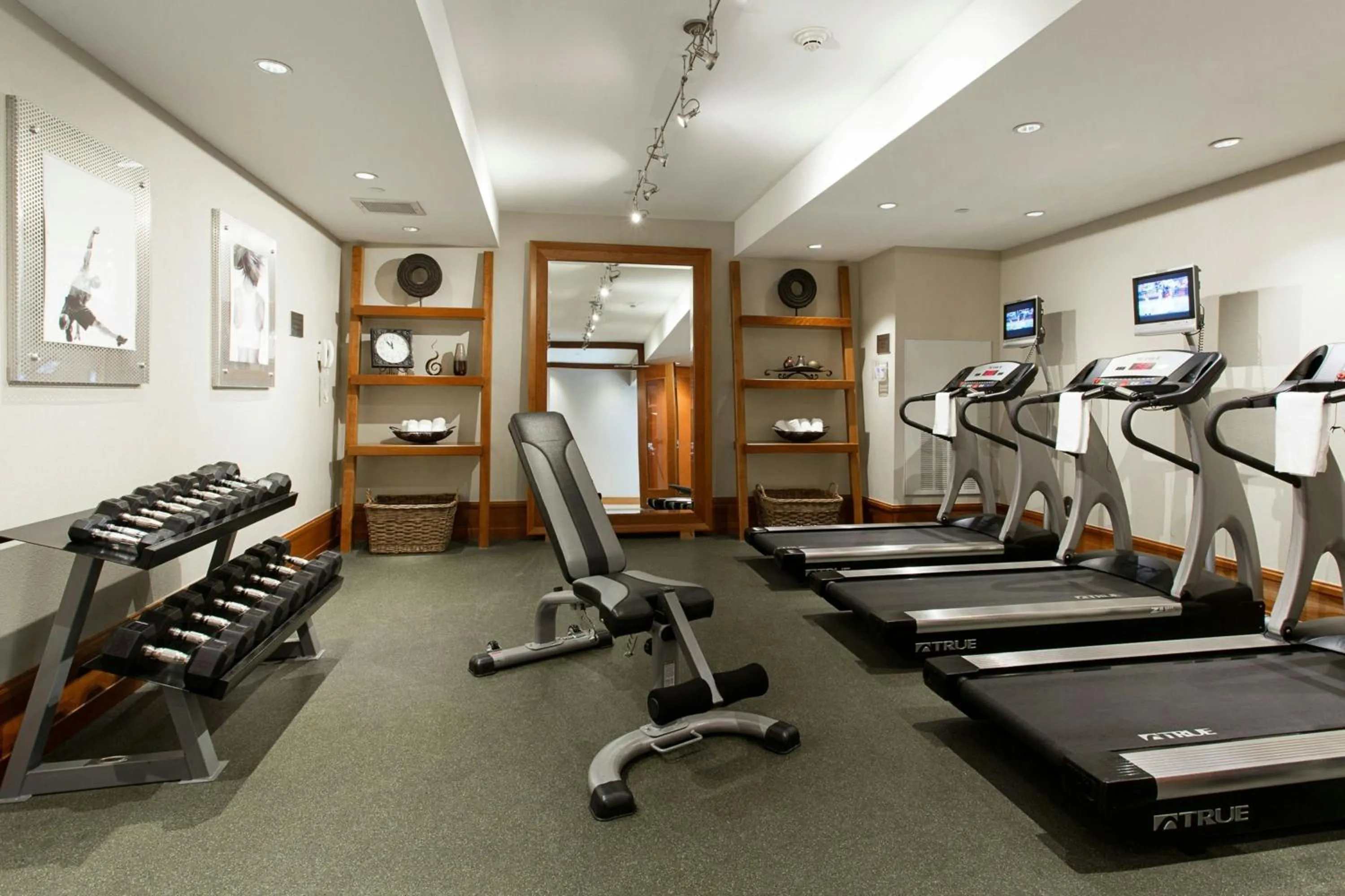 Fitness centre/facilities in Courtyard Rochester Brighton