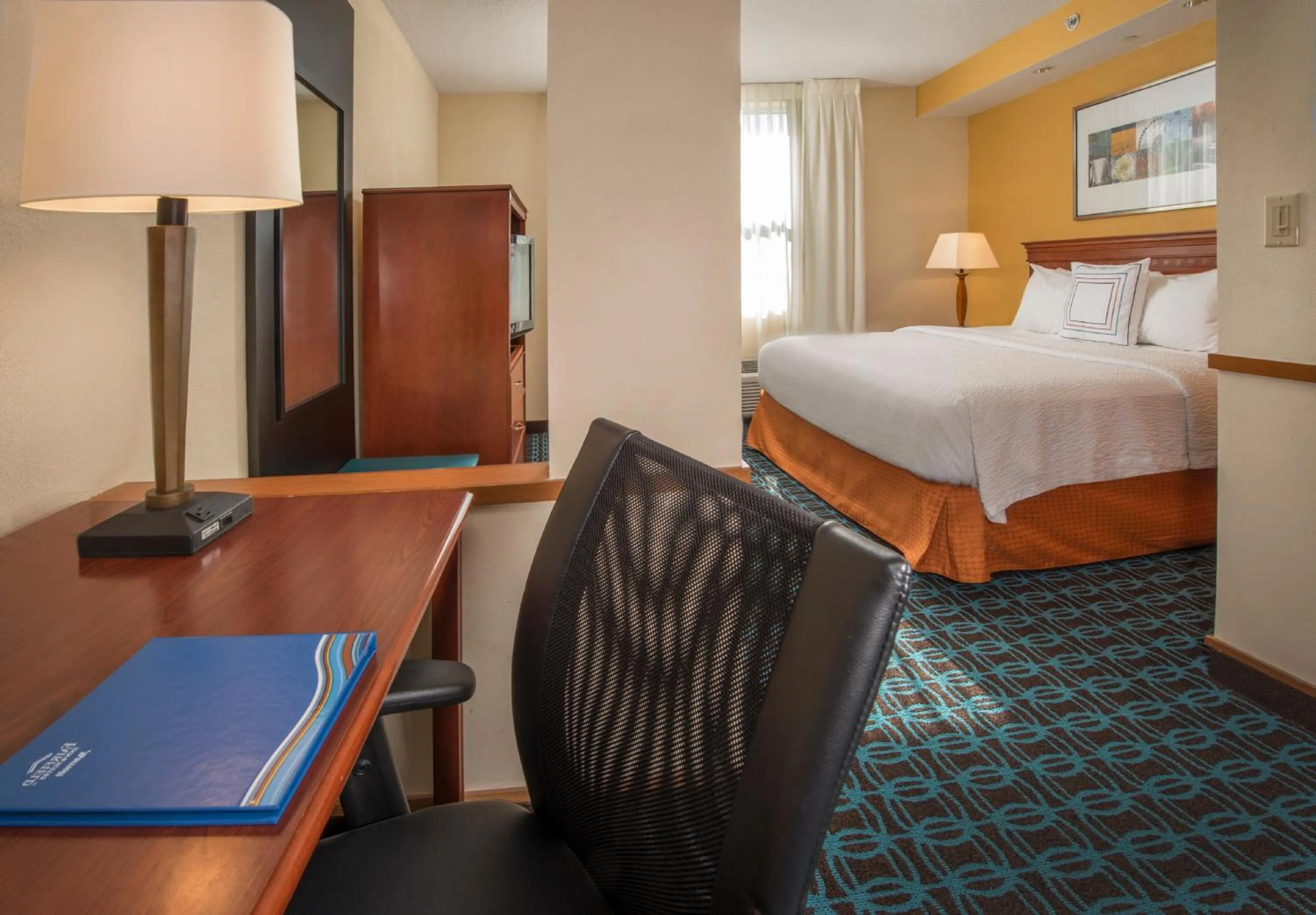 Bed in Fairfield Inn & Suites by Marriott Williamsburg