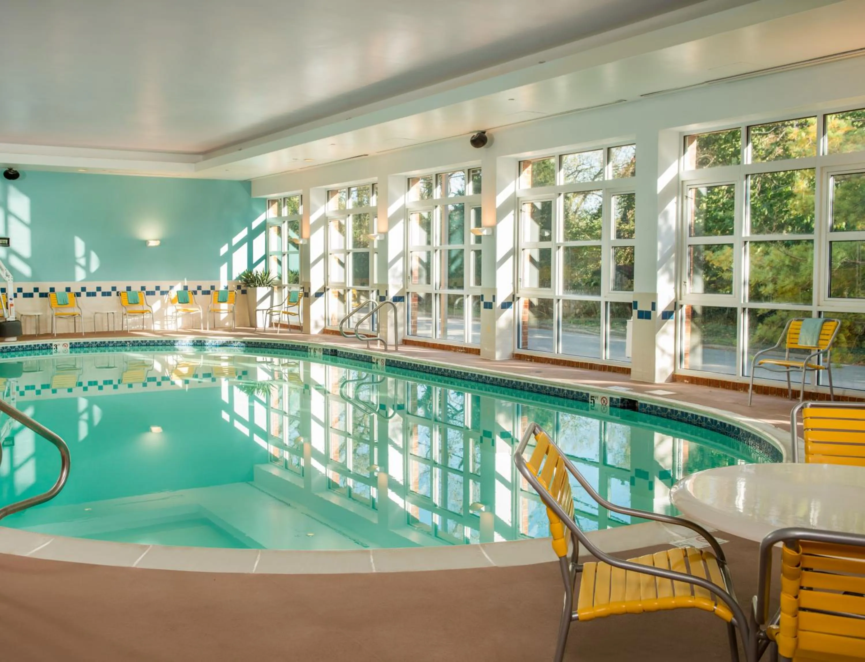 Swimming pool in Fairfield Inn & Suites by Marriott Williamsburg