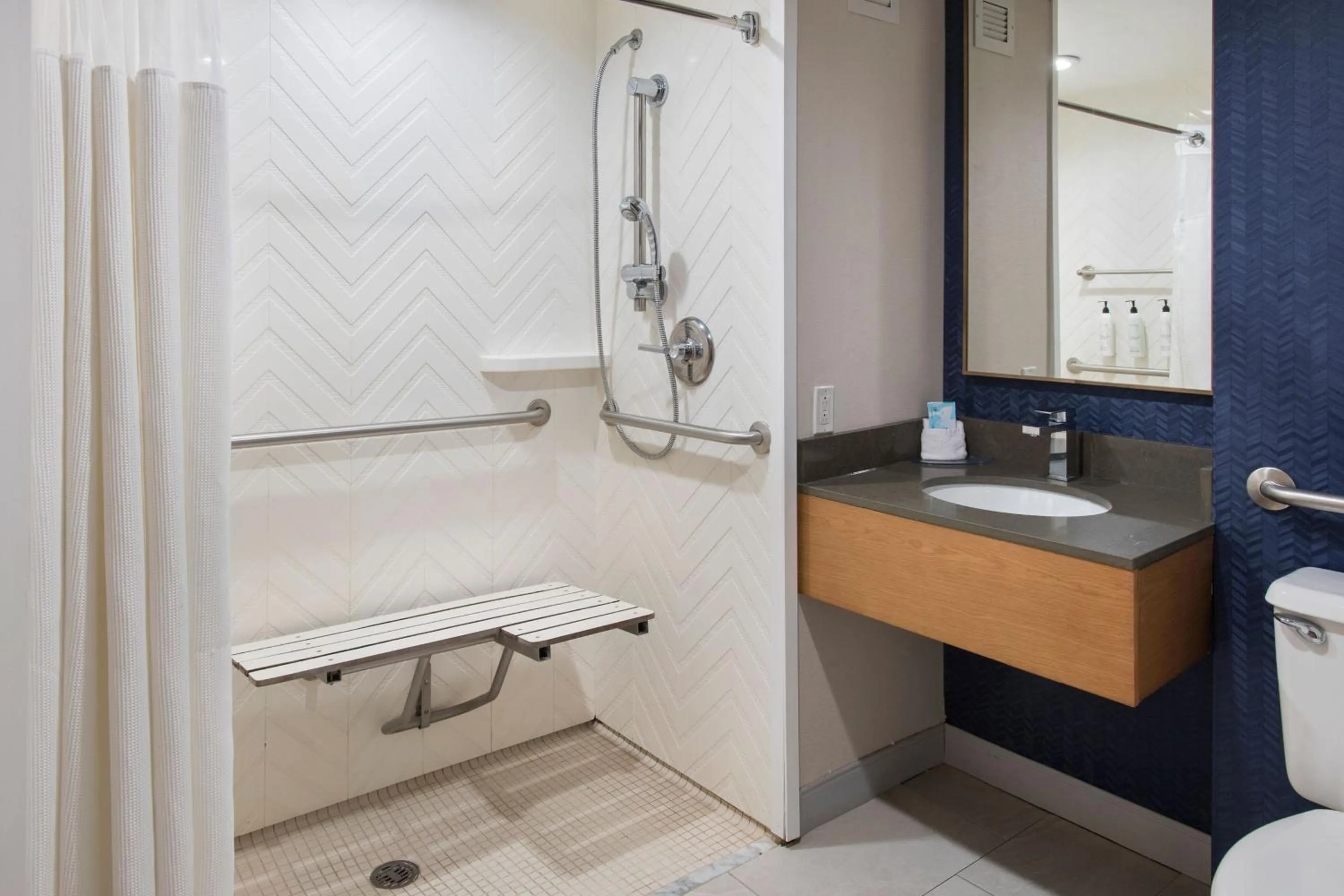 Bathroom in Fairfield Inn Rochester Airport