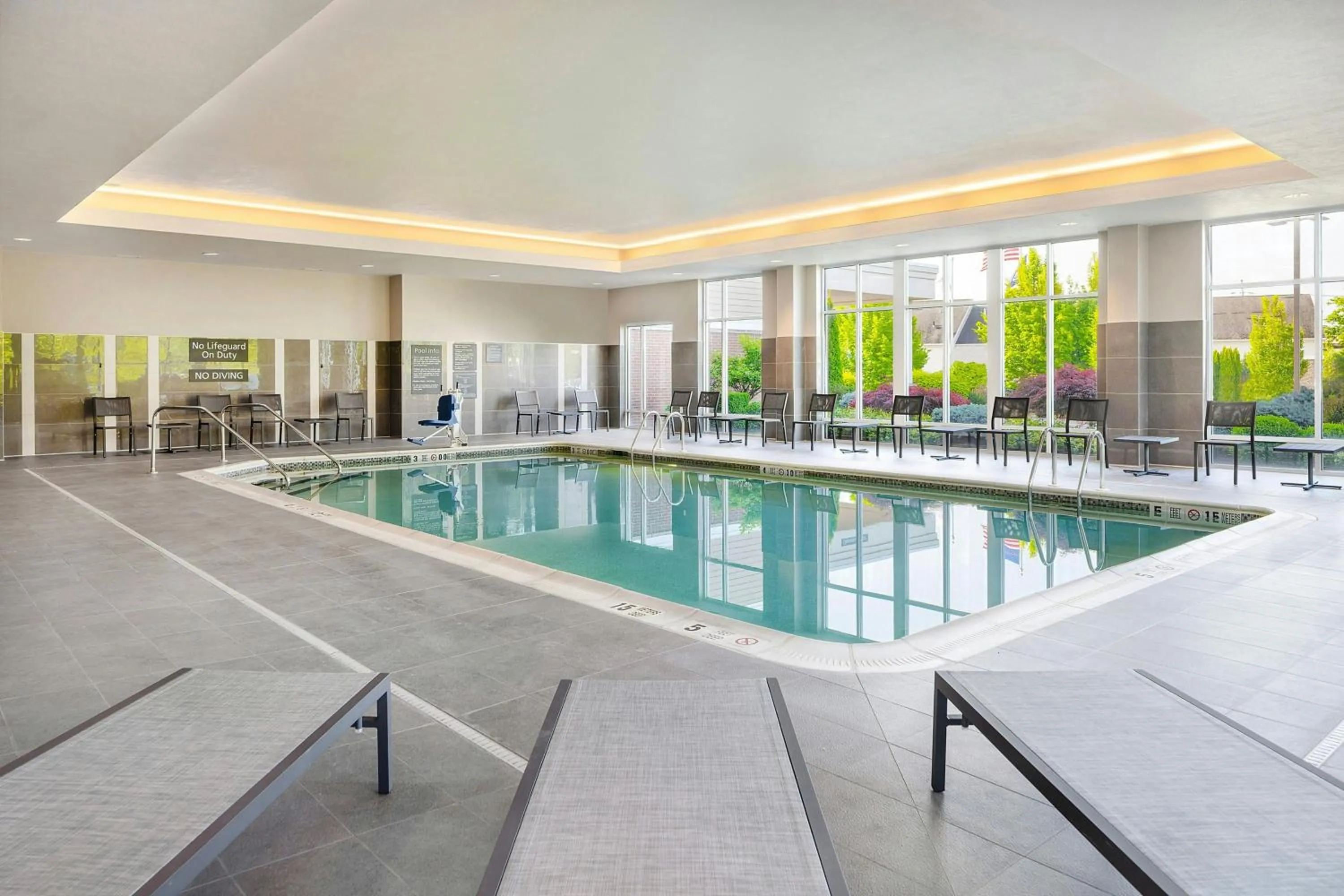 Swimming pool in Residence Inn Rochester Henrietta