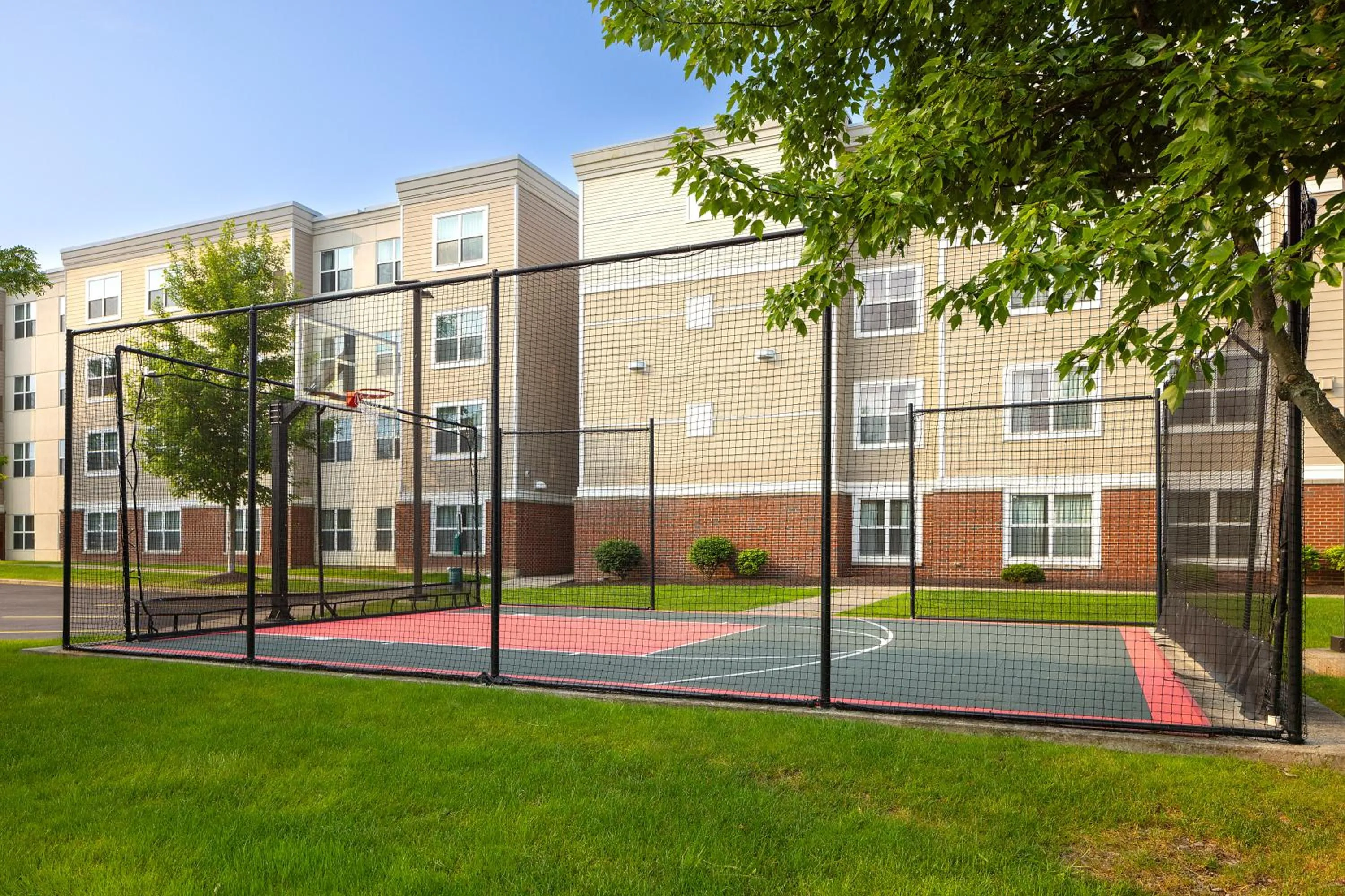Tennis court in Residence Inn Rochester Henrietta