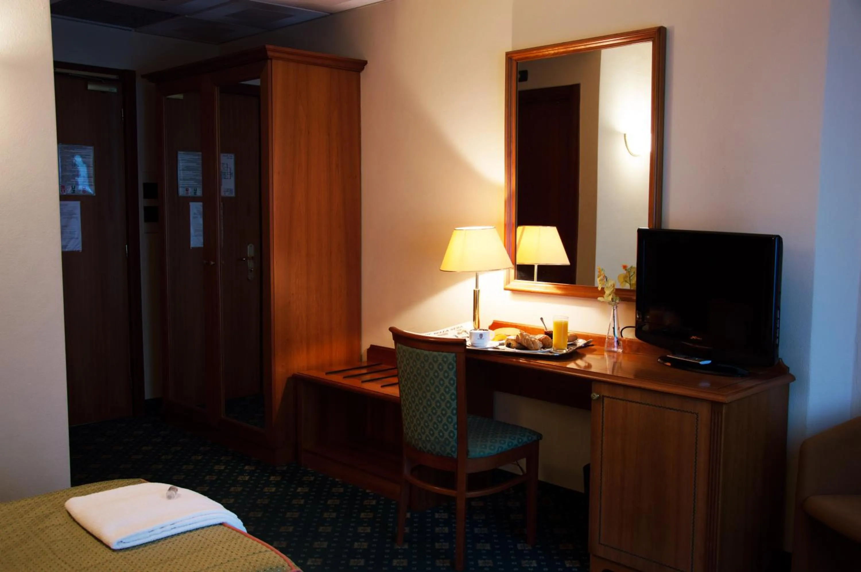 Photo of the whole room, Bed in Hotel Visconti