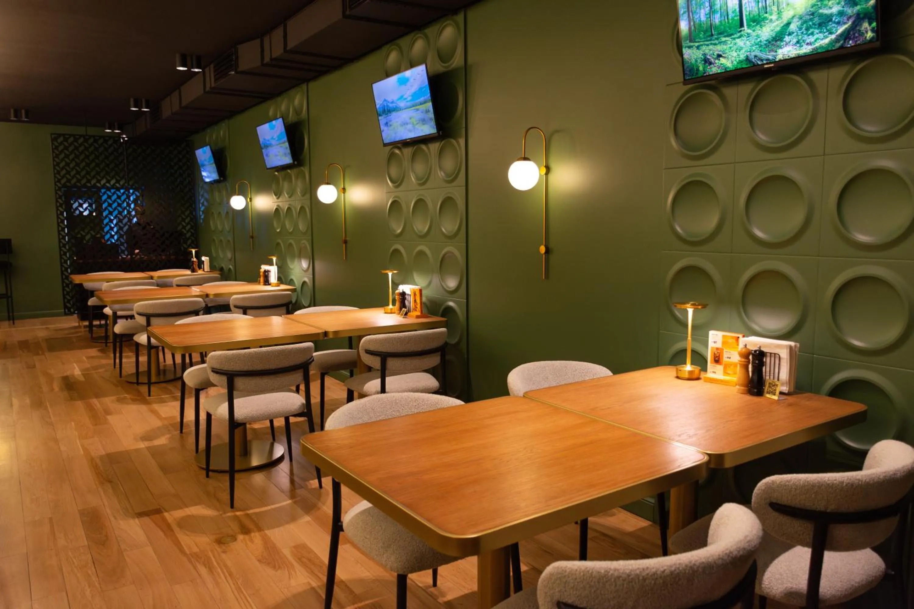 Restaurant/places to eat in Kremin Hotel