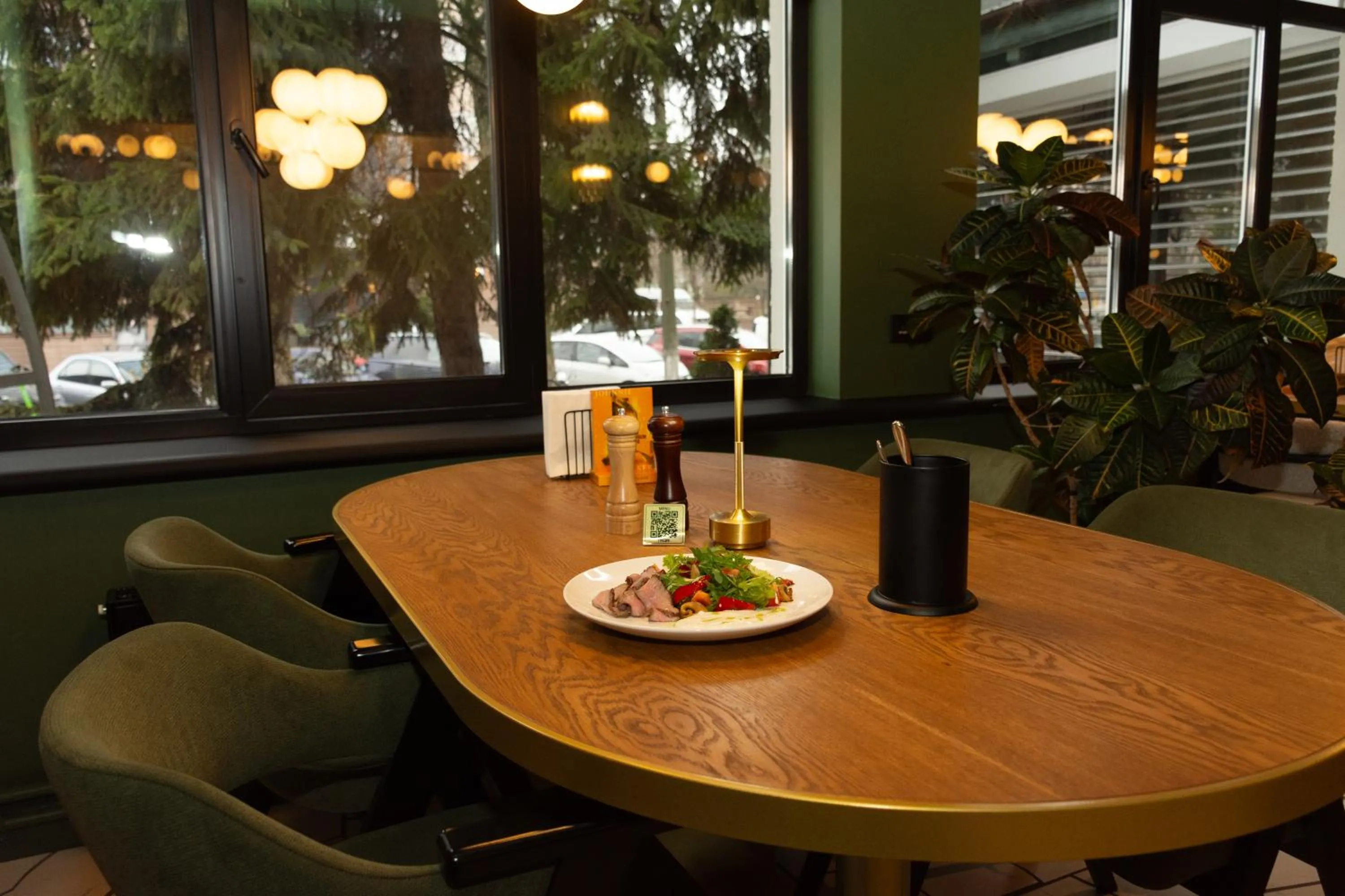 Restaurant/places to eat in Kremin Hotel