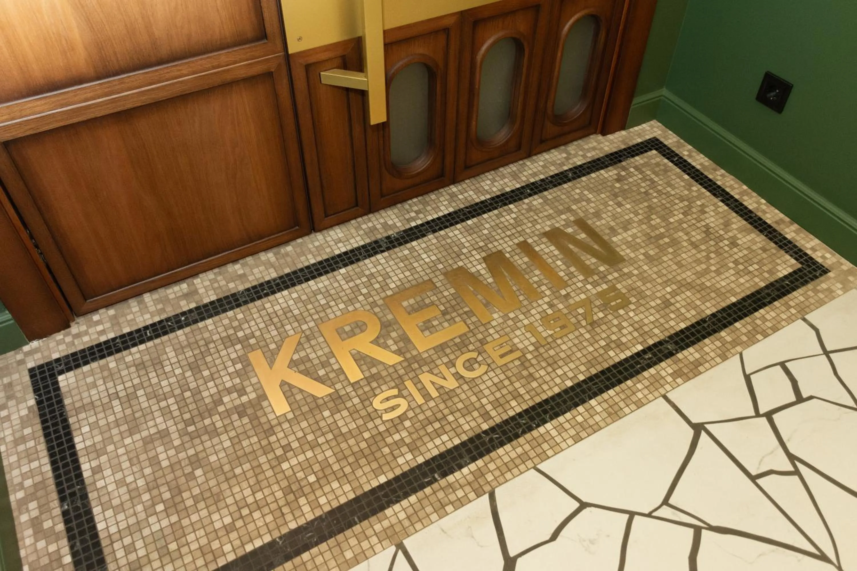 Restaurant/places to eat in Kremin Hotel