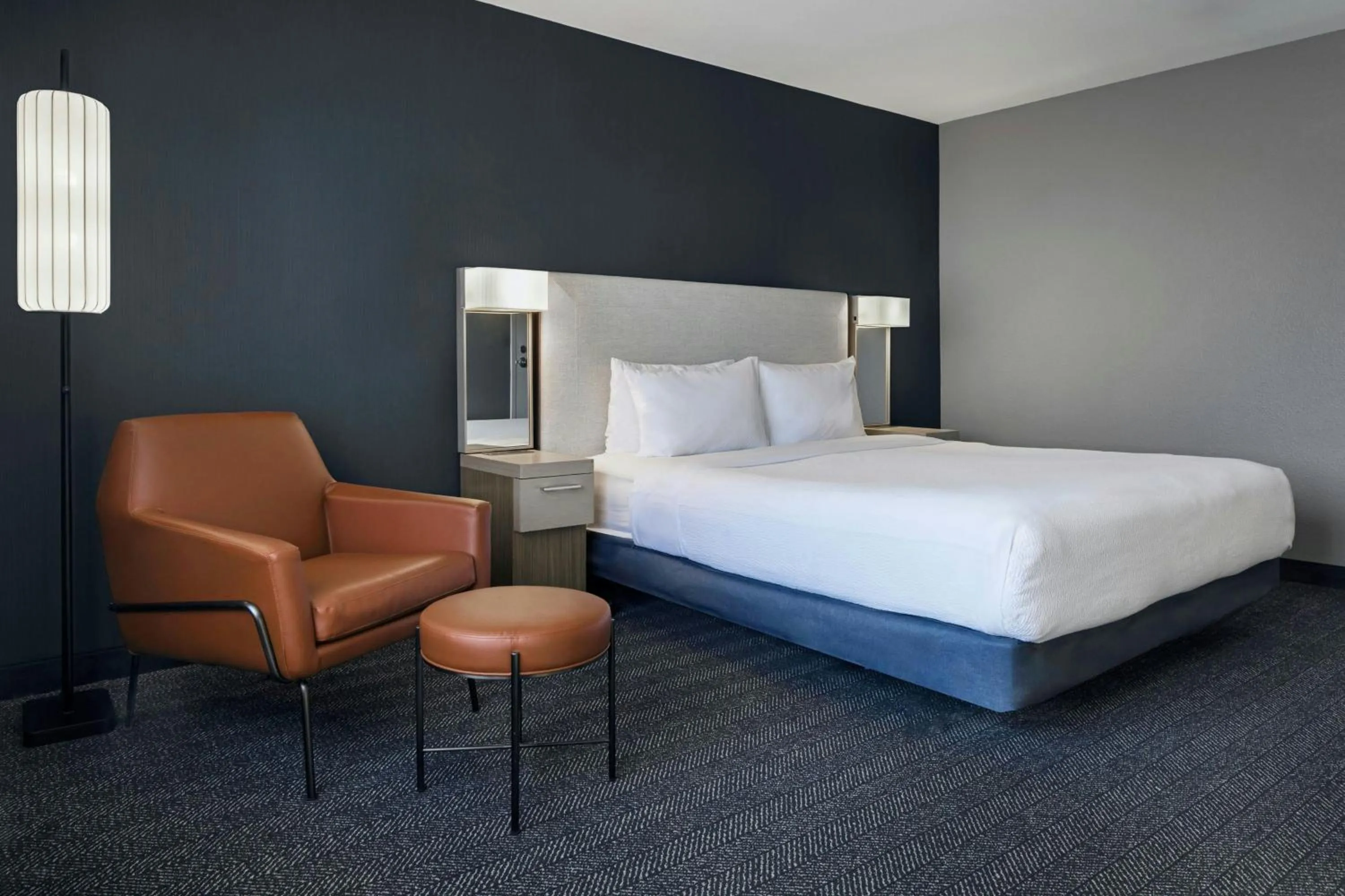 Photo of the whole room, Bed in Courtyard by Marriott Sacramento Midtown
