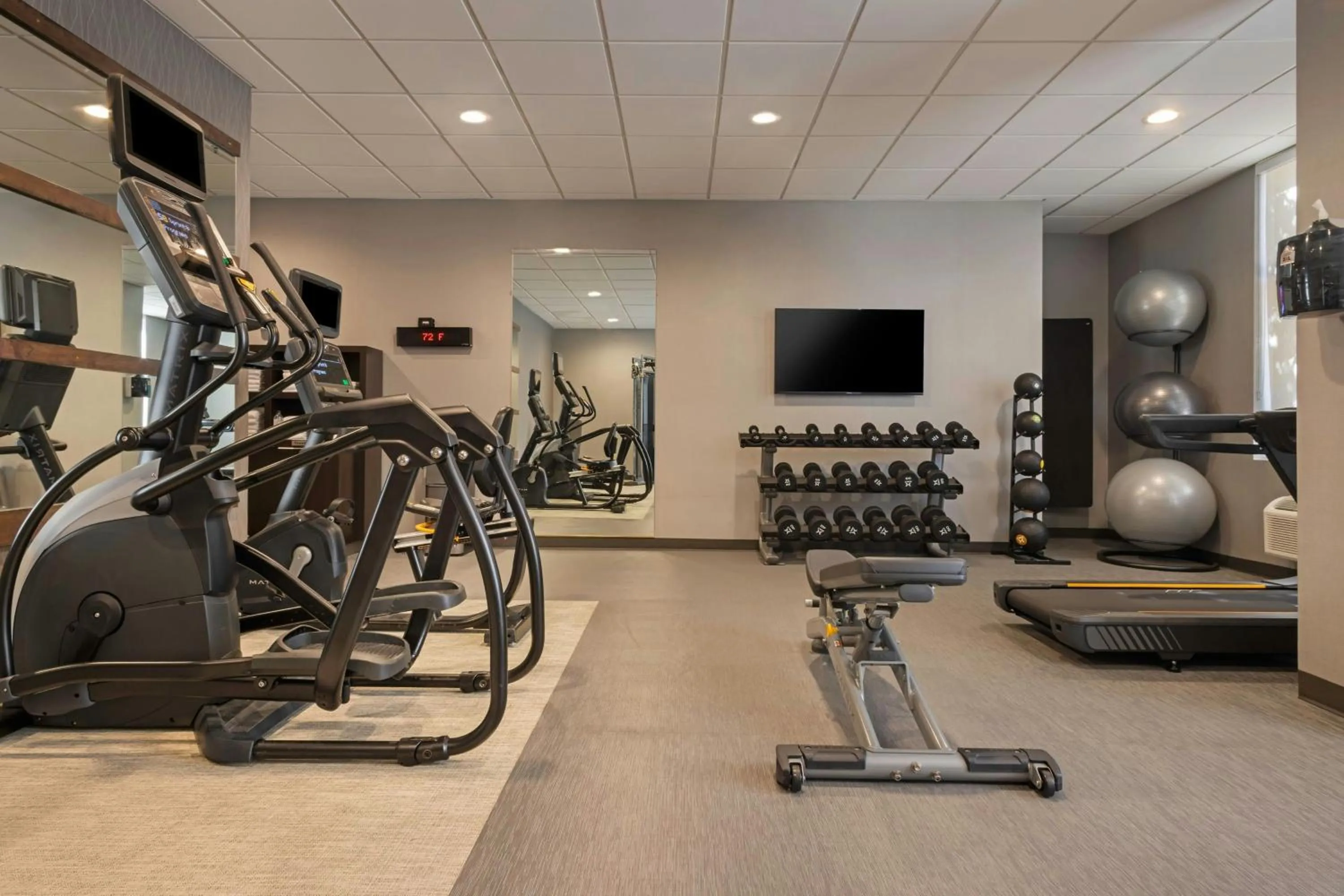 Fitness centre/facilities in Courtyard by Marriott Sacramento Midtown