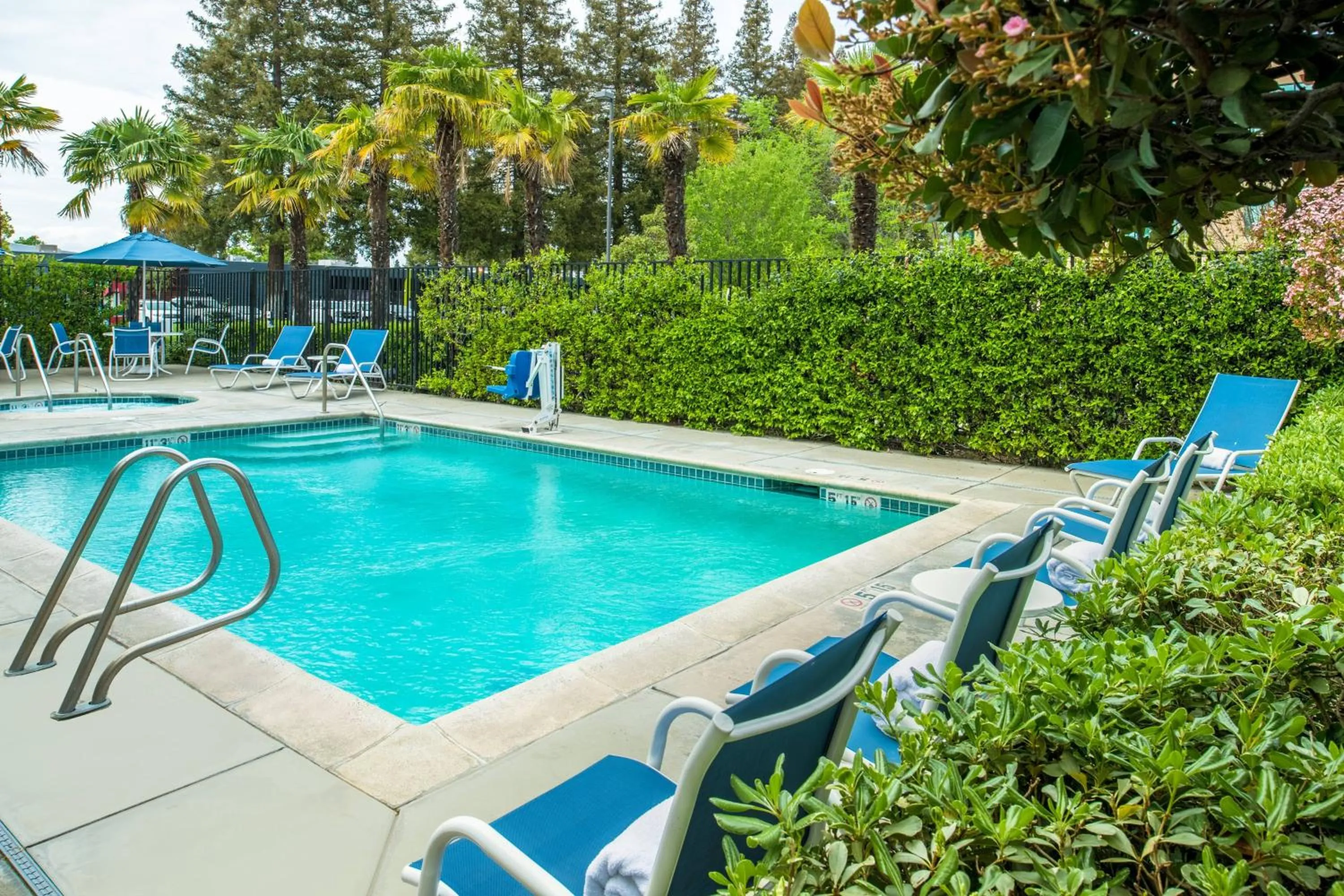 Swimming pool in Fairfield Inn Sacramento Cal Expo