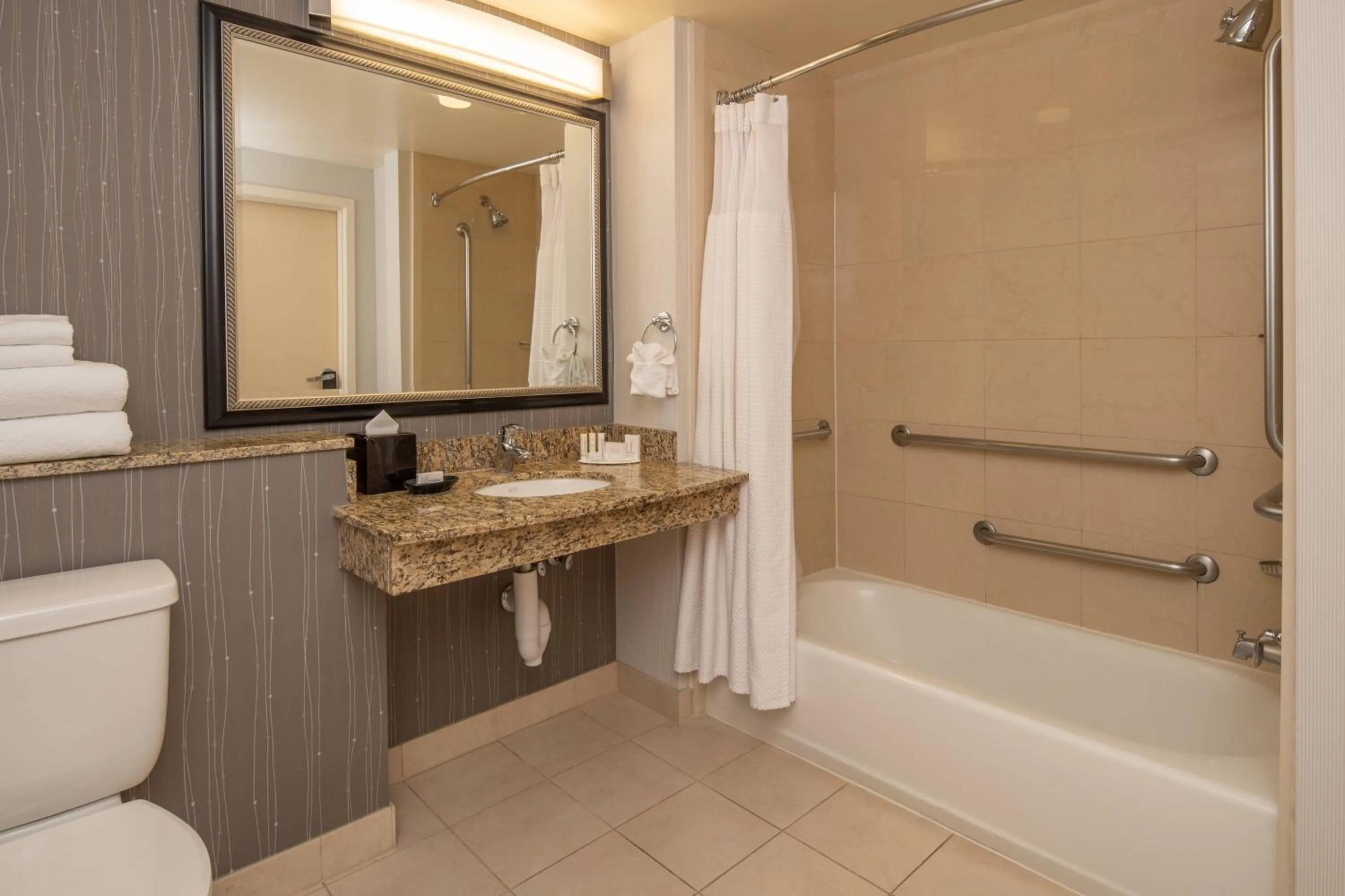 Bathroom in Courtyard by Marriott Sacramento Cal Expo